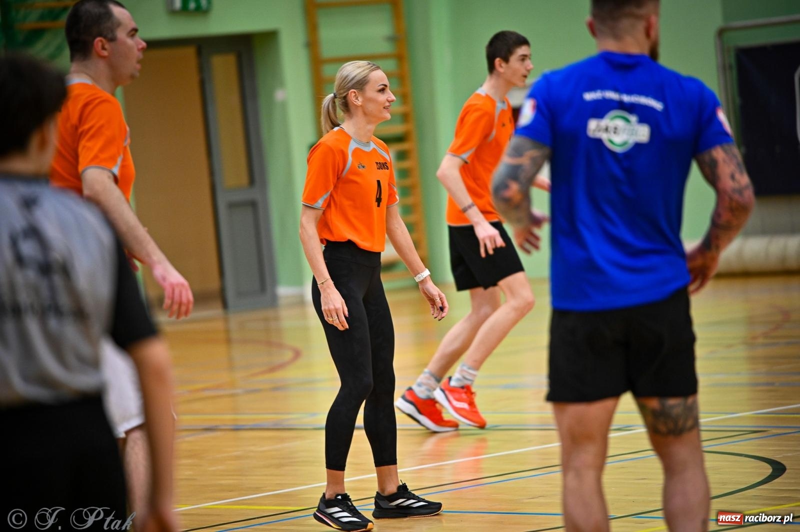 Zdjęcie w galerii na portalu naszraciborz.pl: 33. Finał WOŚP Racibórz – charytatywny turniej koszykówki z olimpijczykami wiadomości z regionu