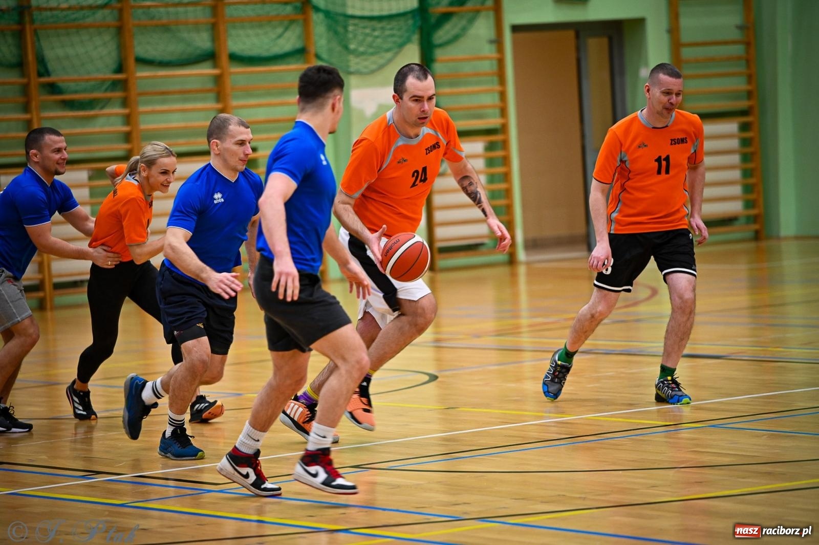 Zdjęcie w galerii na portalu naszraciborz.pl: 33. Finał WOŚP Racibórz – charytatywny turniej koszykówki z olimpijczykami wiadomości z regionu