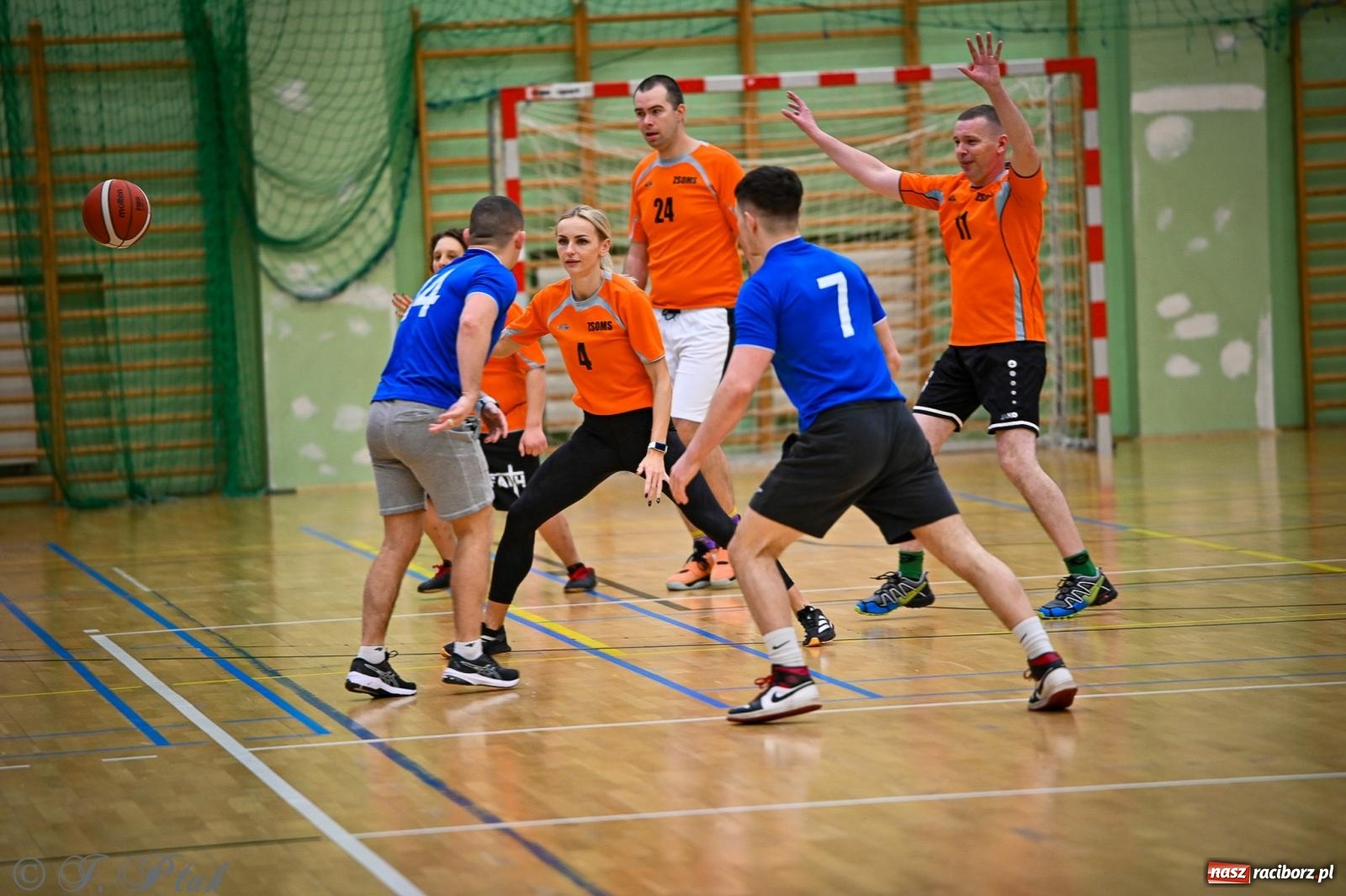 Zdjęcie w galerii na portalu naszraciborz.pl: 33. Finał WOŚP Racibórz – charytatywny turniej koszykówki z olimpijczykami wiadomości z regionu