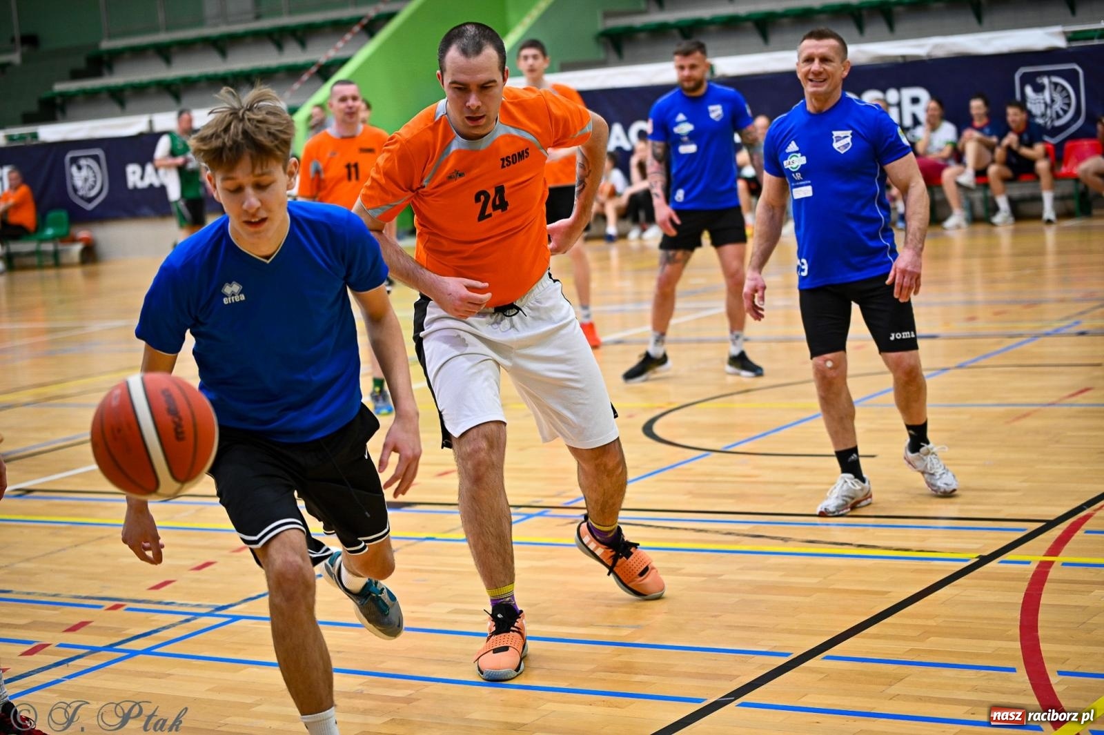 Zdjęcie w galerii na portalu naszraciborz.pl: 33. Finał WOŚP Racibórz – charytatywny turniej koszykówki z olimpijczykami wiadomości z regionu
