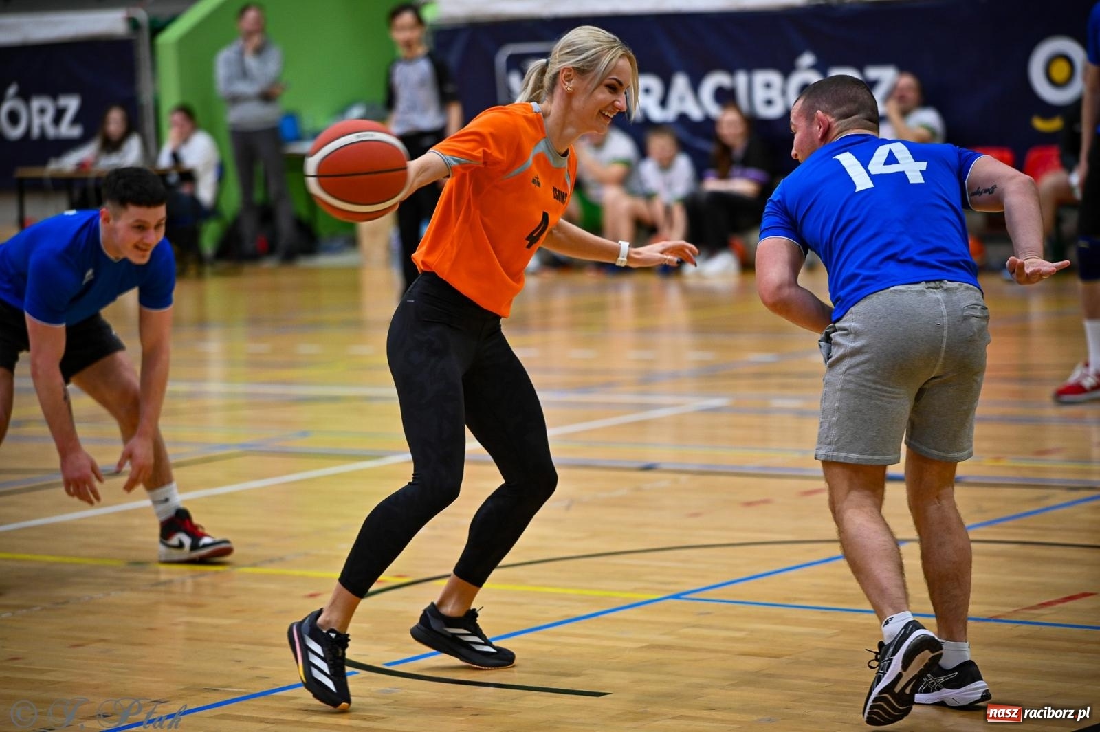 Zdjęcie w galerii na portalu naszraciborz.pl: 33. Finał WOŚP Racibórz – charytatywny turniej koszykówki z olimpijczykami wiadomości z regionu