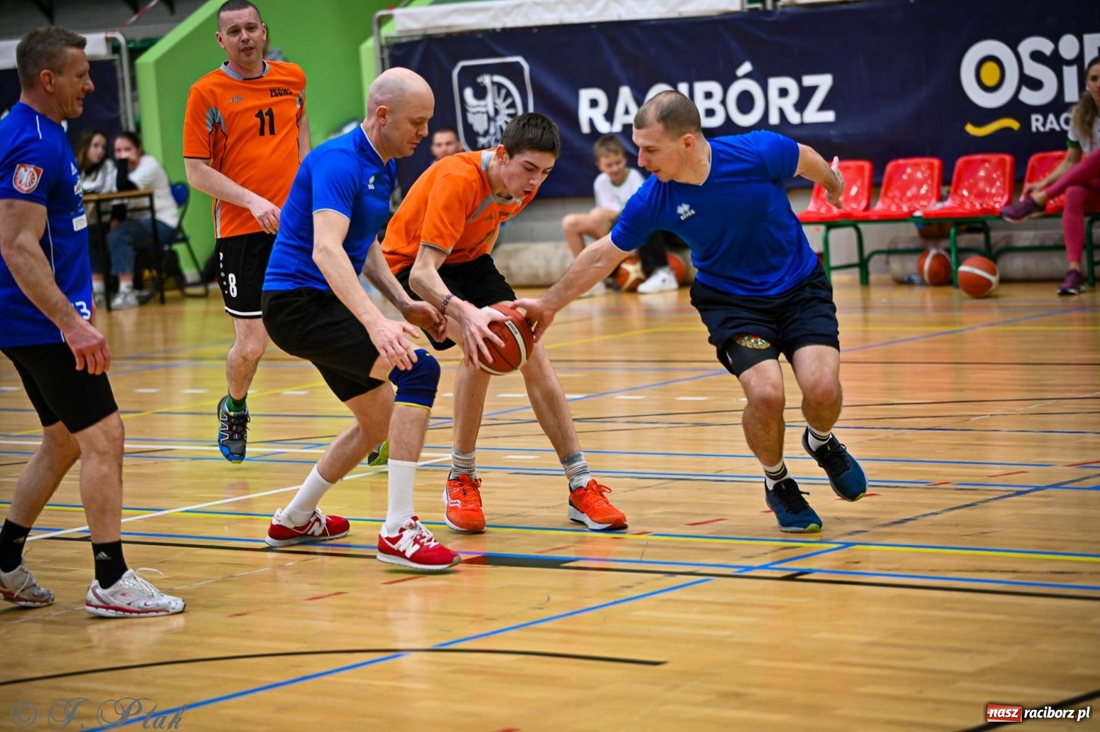 Zdjęcie w galerii na portalu naszraciborz.pl: 33. Finał WOŚP Racibórz – charytatywny turniej koszykówki z olimpijczykami wiadomości z regionu