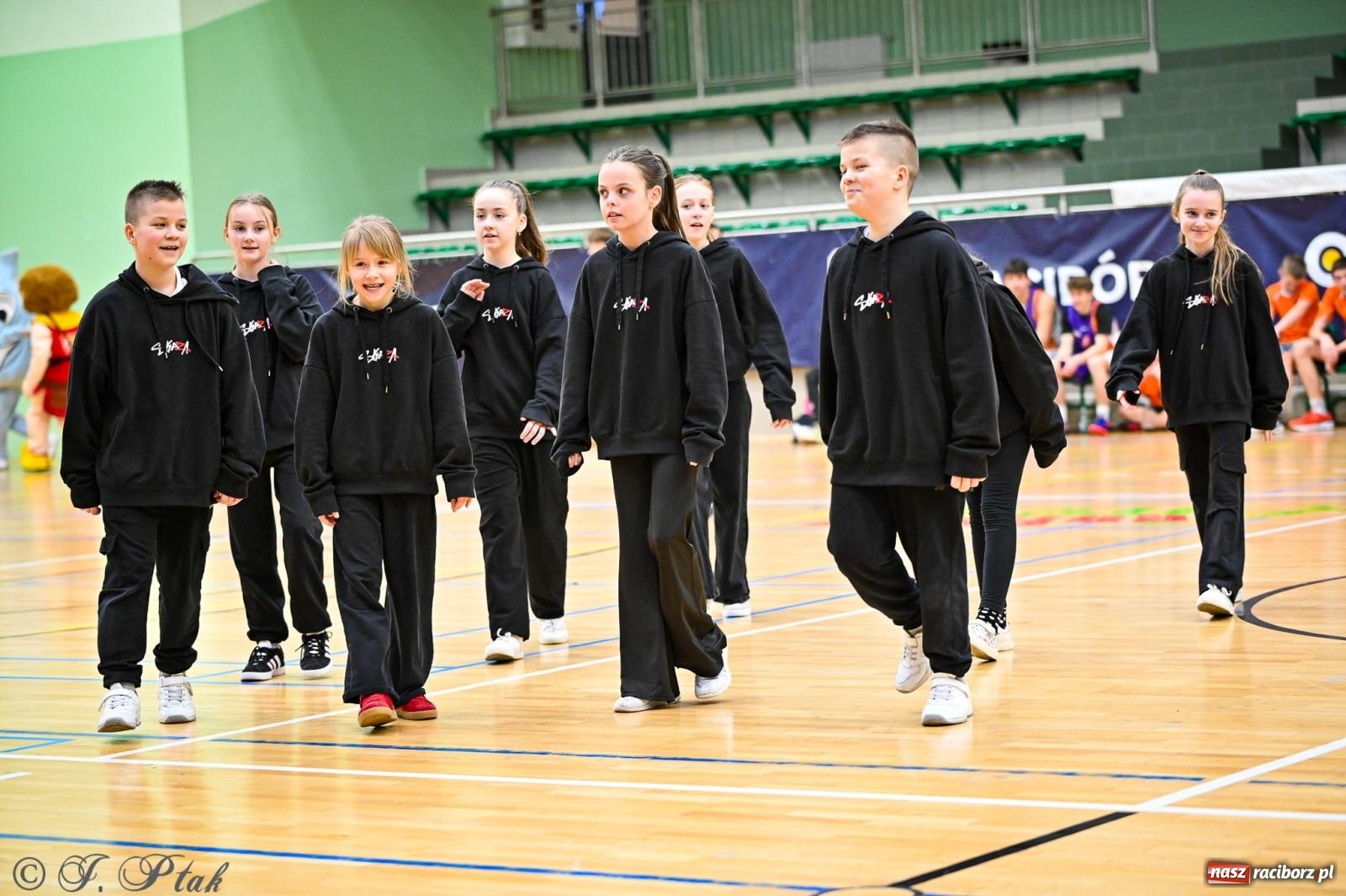 Zdjęcie w galerii na portalu naszraciborz.pl: 33. Finał WOŚP Racibórz – charytatywny turniej koszykówki z olimpijczykami wiadomości z regionu