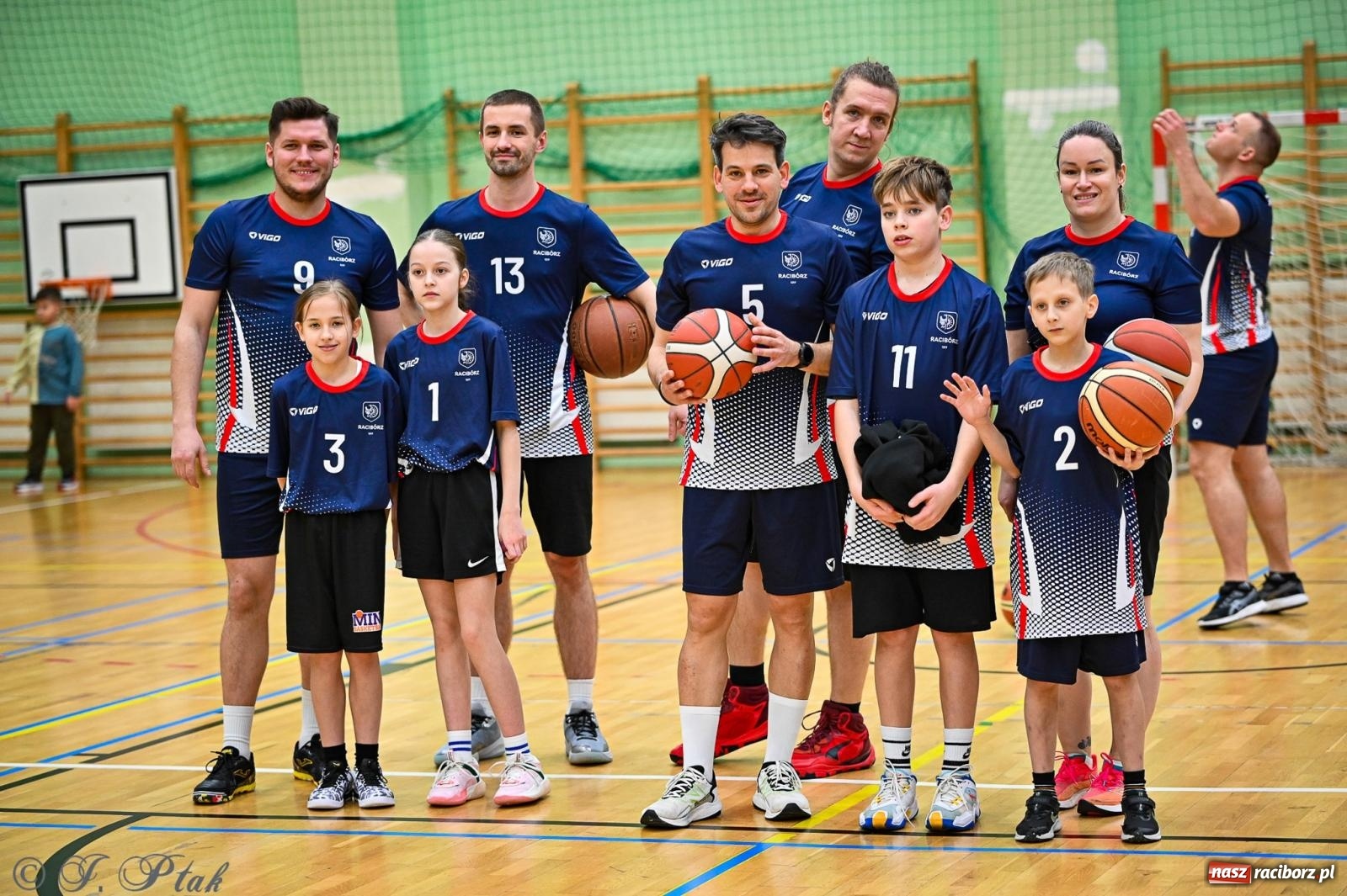 Zdjęcie w galerii na portalu naszraciborz.pl: 33. Finał WOŚP Racibórz – charytatywny turniej koszykówki z olimpijczykami wiadomości z regionu