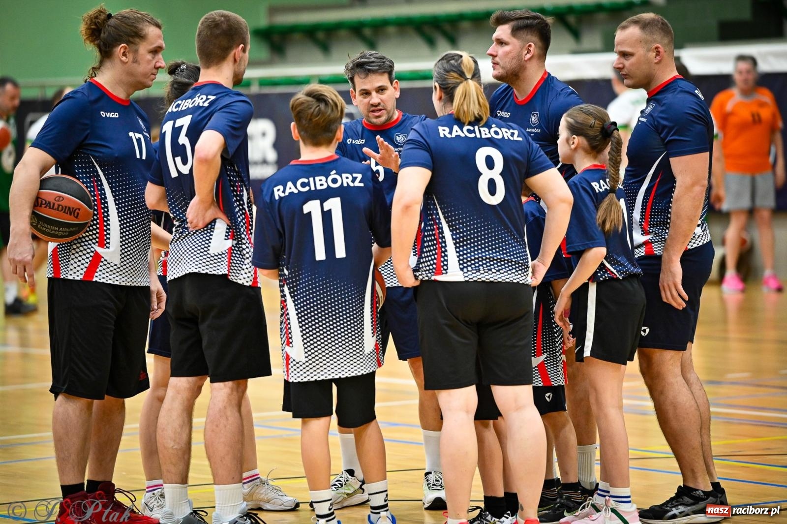 Zdjęcie w galerii na portalu naszraciborz.pl: 33. Finał WOŚP Racibórz – charytatywny turniej koszykówki z olimpijczykami wiadomości z regionu