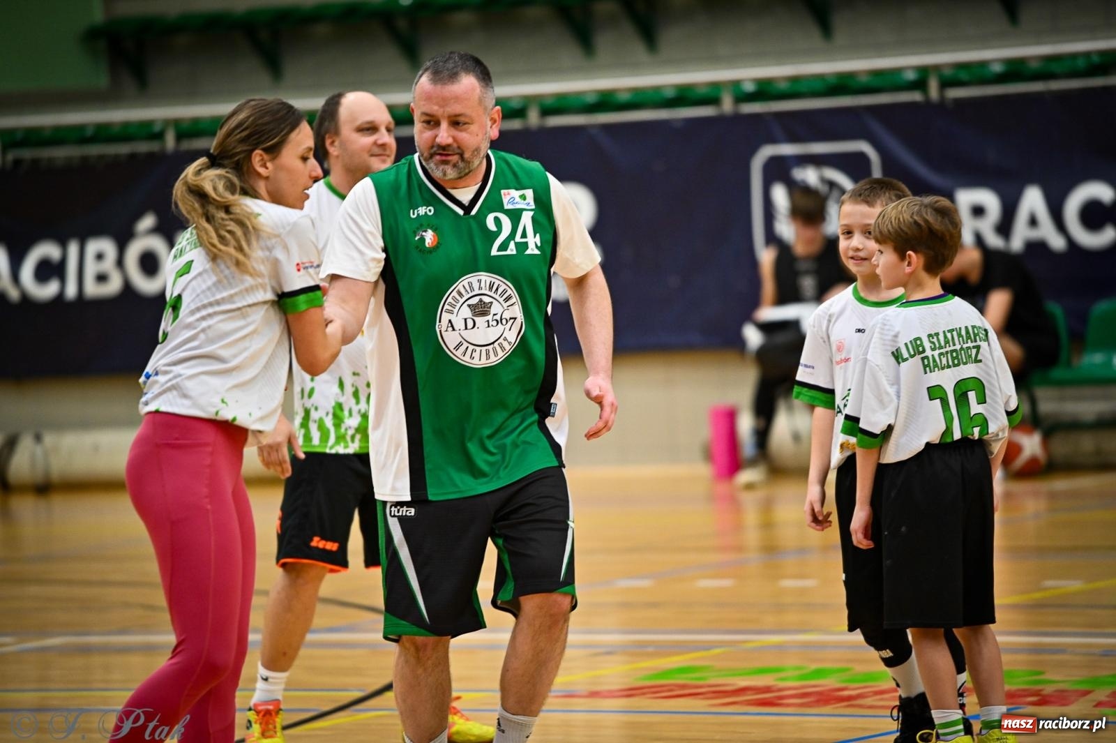Zdjęcie w galerii na portalu naszraciborz.pl: 33. Finał WOŚP Racibórz – charytatywny turniej koszykówki z olimpijczykami wiadomości z regionu