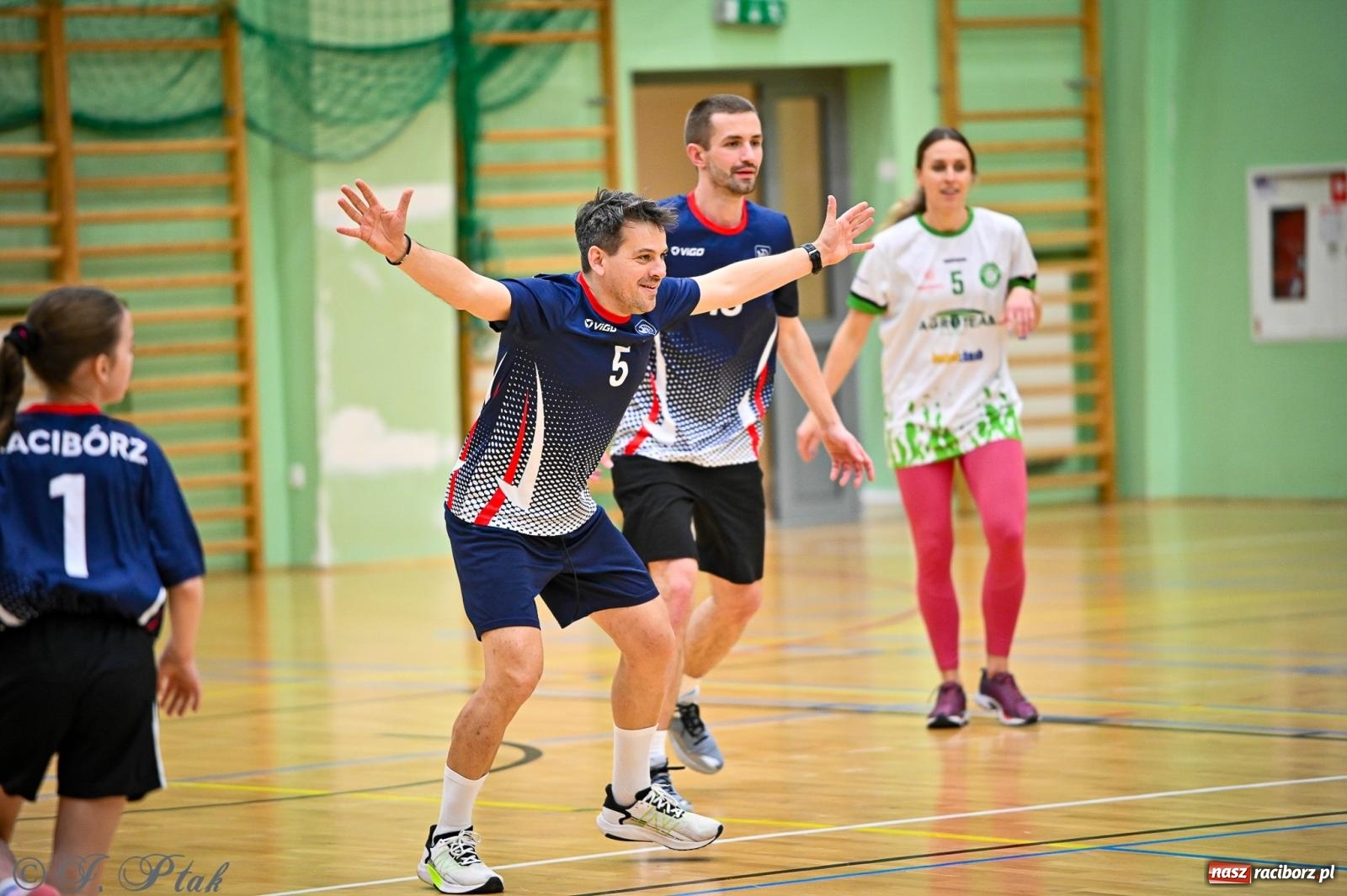 Zdjęcie w galerii na portalu naszraciborz.pl: 33. Finał WOŚP Racibórz – charytatywny turniej koszykówki z olimpijczykami wiadomości z regionu