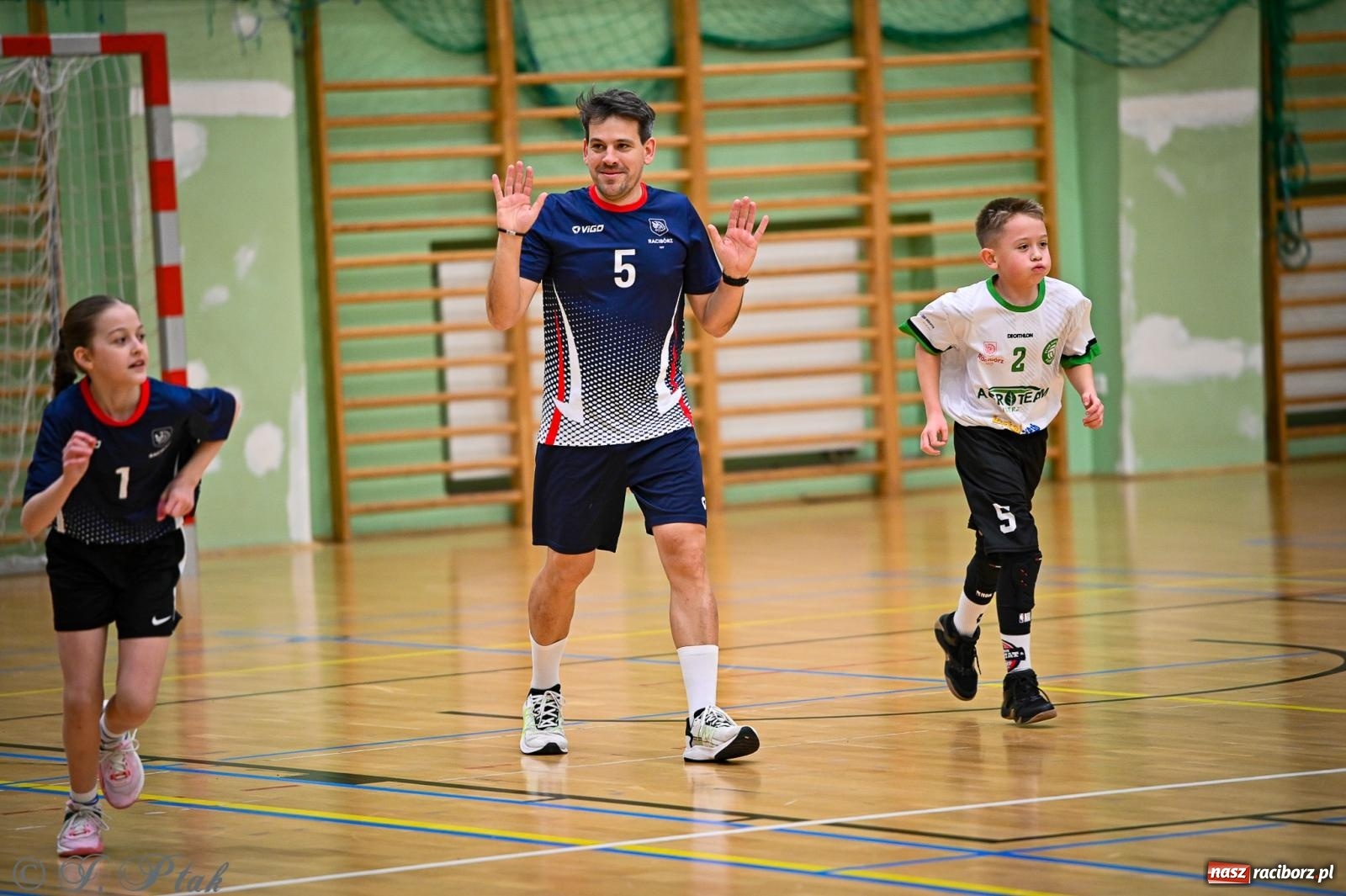 Zdjęcie w galerii na portalu naszraciborz.pl: 33. Finał WOŚP Racibórz – charytatywny turniej koszykówki z olimpijczykami wiadomości z regionu