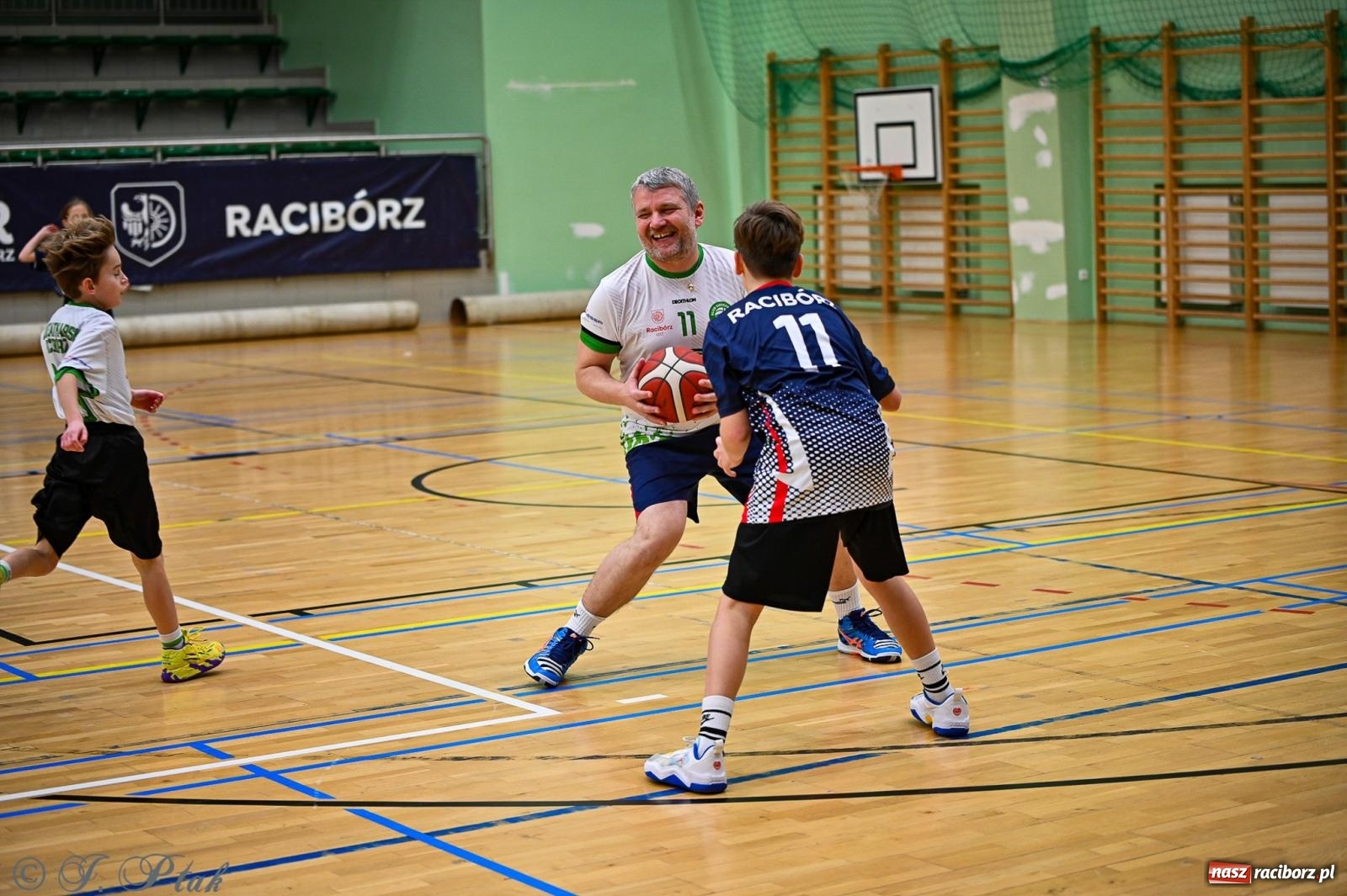 Zdjęcie w galerii na portalu naszraciborz.pl: 33. Finał WOŚP Racibórz – charytatywny turniej koszykówki z olimpijczykami wiadomości z regionu