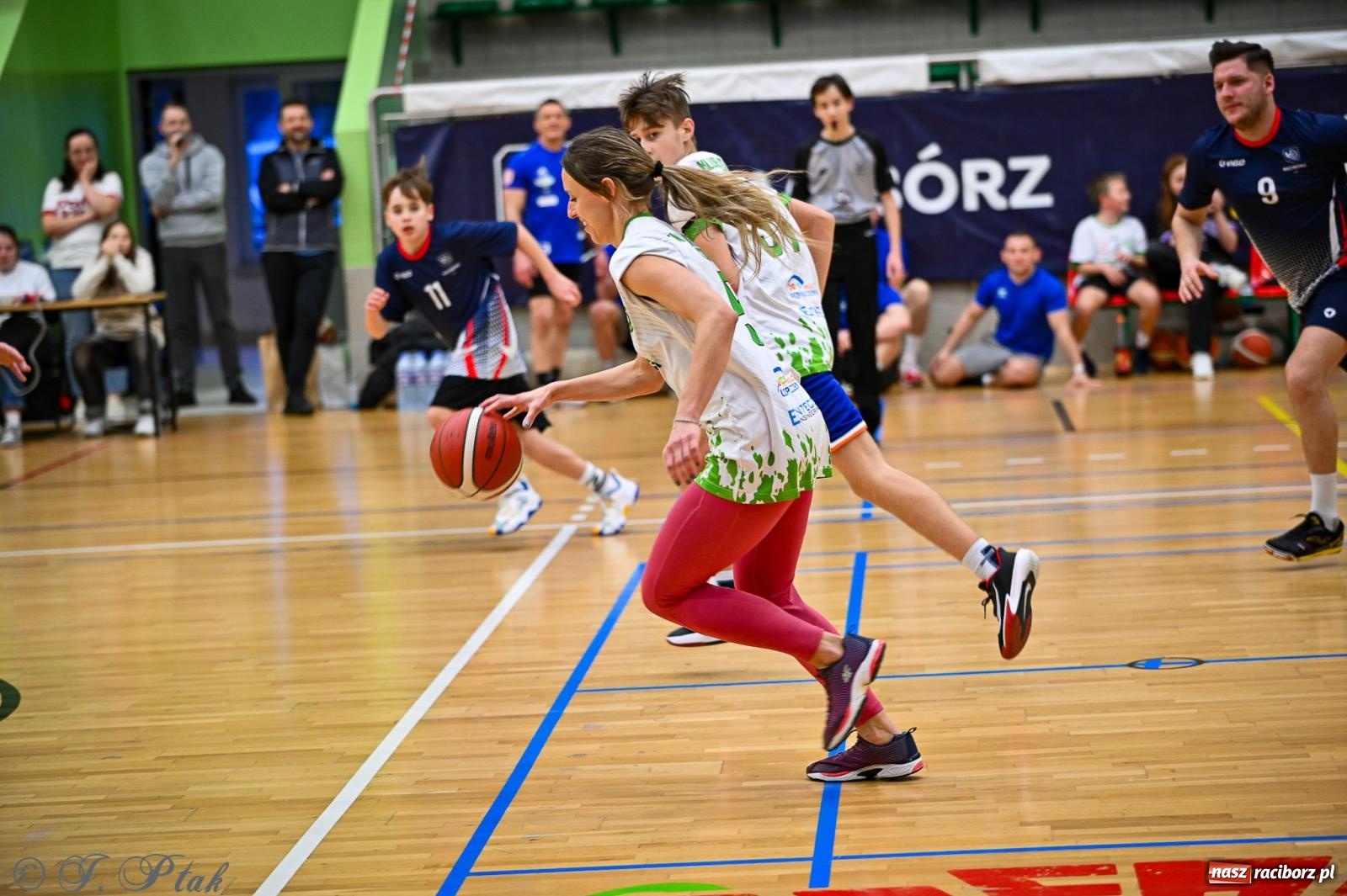 Zdjęcie w galerii na portalu naszraciborz.pl: 33. Finał WOŚP Racibórz – charytatywny turniej koszykówki z olimpijczykami wiadomości z regionu