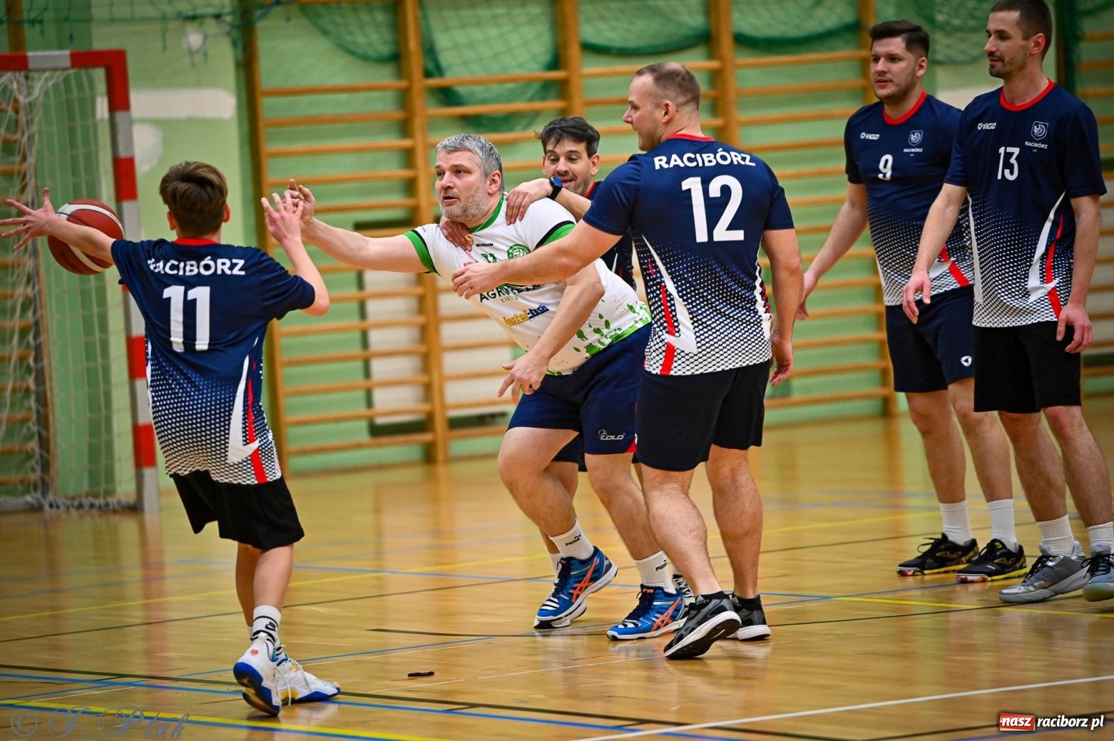 Zdjęcie w galerii na portalu naszraciborz.pl: 33. Finał WOŚP Racibórz – charytatywny turniej koszykówki z olimpijczykami wiadomości z regionu