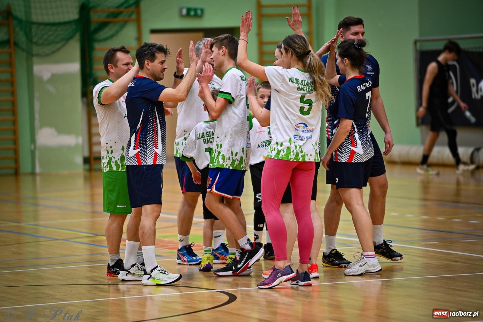 Zdjęcie w galerii na portalu naszraciborz.pl: 33. Finał WOŚP Racibórz – charytatywny turniej koszykówki z olimpijczykami wiadomości z regionu