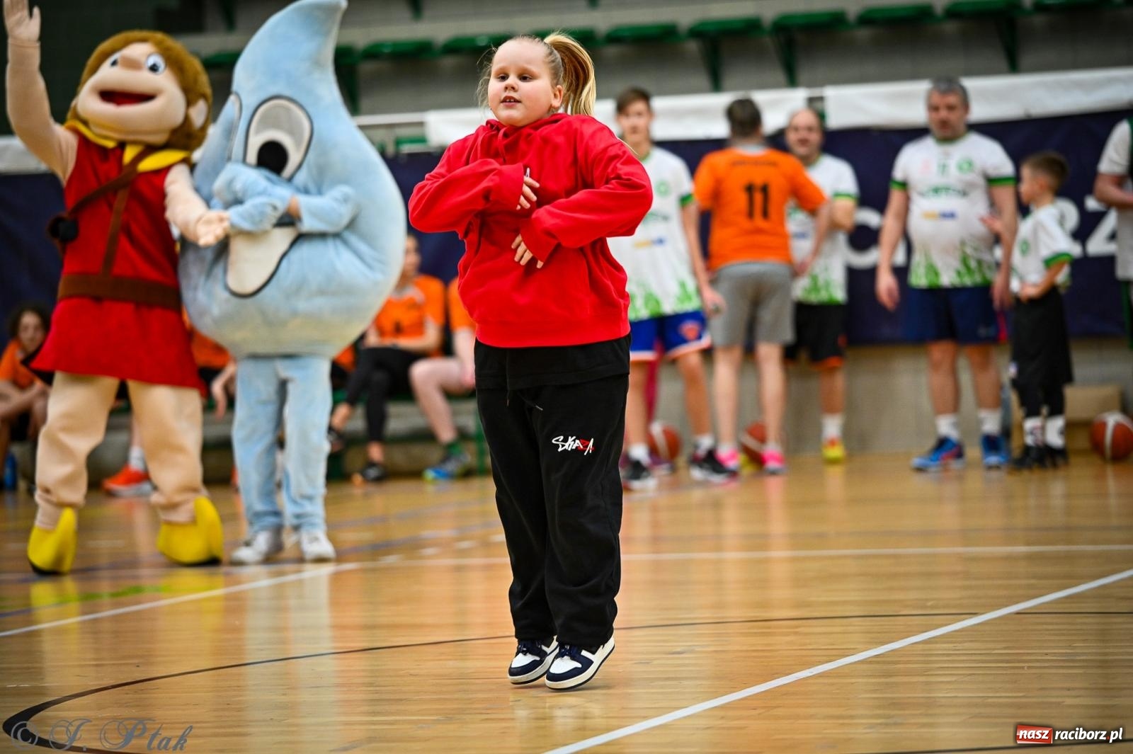 Zdjęcie w galerii na portalu naszraciborz.pl: 33. Finał WOŚP Racibórz – charytatywny turniej koszykówki z olimpijczykami wiadomości z regionu