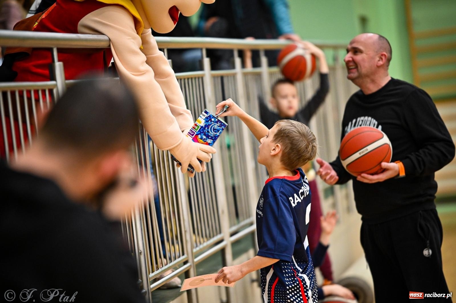 Zdjęcie w galerii na portalu naszraciborz.pl: 33. Finał WOŚP Racibórz – charytatywny turniej koszykówki z olimpijczykami wiadomości z regionu