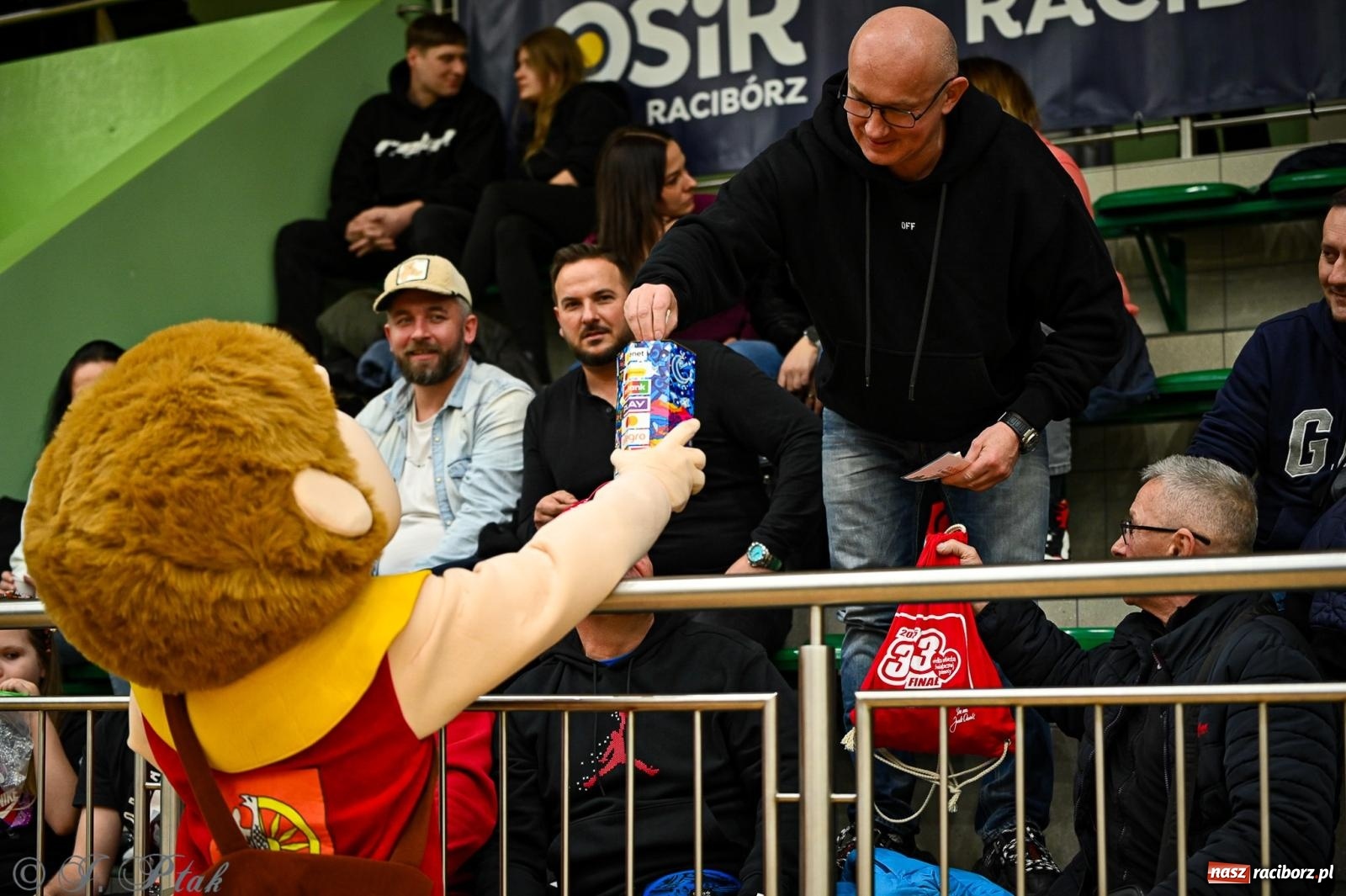 Zdjęcie w galerii na portalu naszraciborz.pl: 33. Finał WOŚP Racibórz – charytatywny turniej koszykówki z olimpijczykami wiadomości z regionu