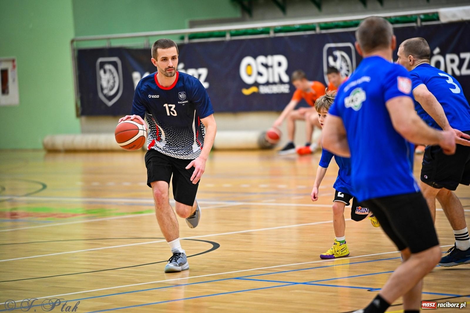 Zdjęcie w galerii na portalu naszraciborz.pl: 33. Finał WOŚP Racibórz – charytatywny turniej koszykówki z olimpijczykami wiadomości z regionu