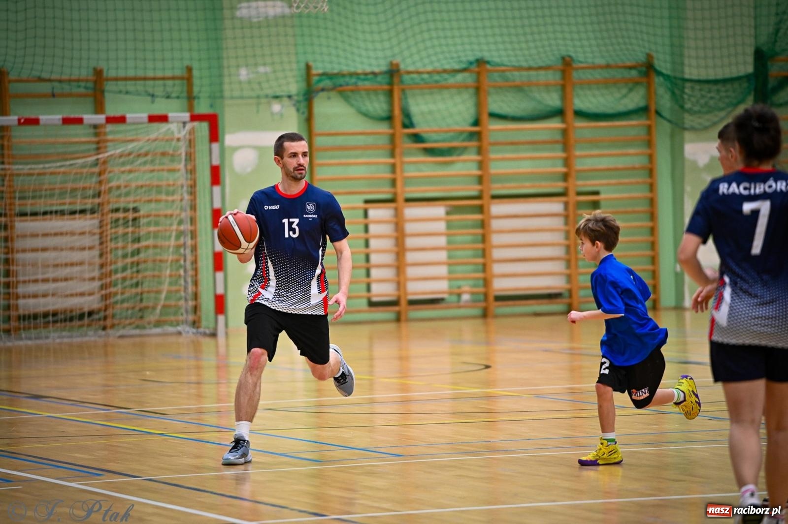 Zdjęcie w galerii na portalu naszraciborz.pl: 33. Finał WOŚP Racibórz – charytatywny turniej koszykówki z olimpijczykami wiadomości z regionu