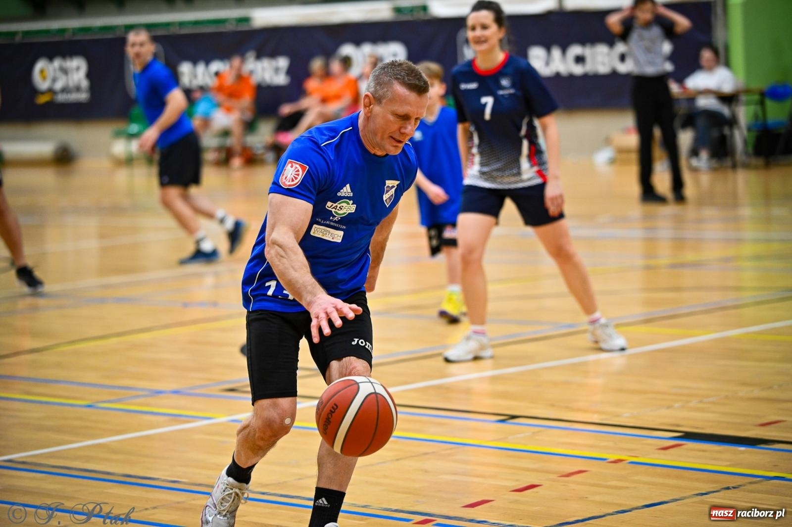 Zdjęcie w galerii na portalu naszraciborz.pl: 33. Finał WOŚP Racibórz – charytatywny turniej koszykówki z olimpijczykami wiadomości z regionu