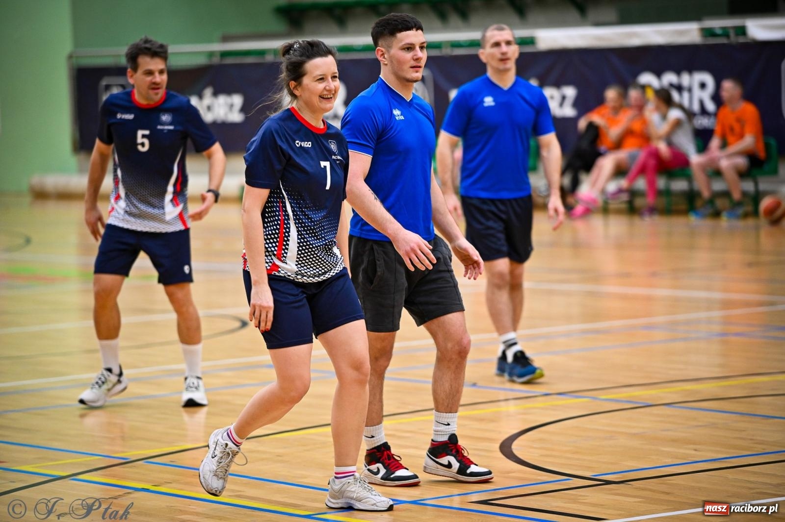 Zdjęcie w galerii na portalu naszraciborz.pl: 33. Finał WOŚP Racibórz – charytatywny turniej koszykówki z olimpijczykami wiadomości z regionu