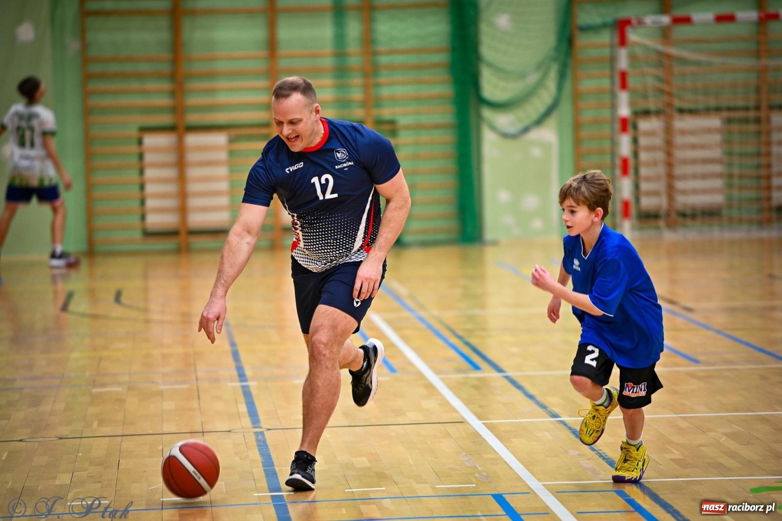 Zdjęcie w galerii na portalu naszraciborz.pl: 33. Finał WOŚP Racibórz – charytatywny turniej koszykówki z olimpijczykami wiadomości z regionu