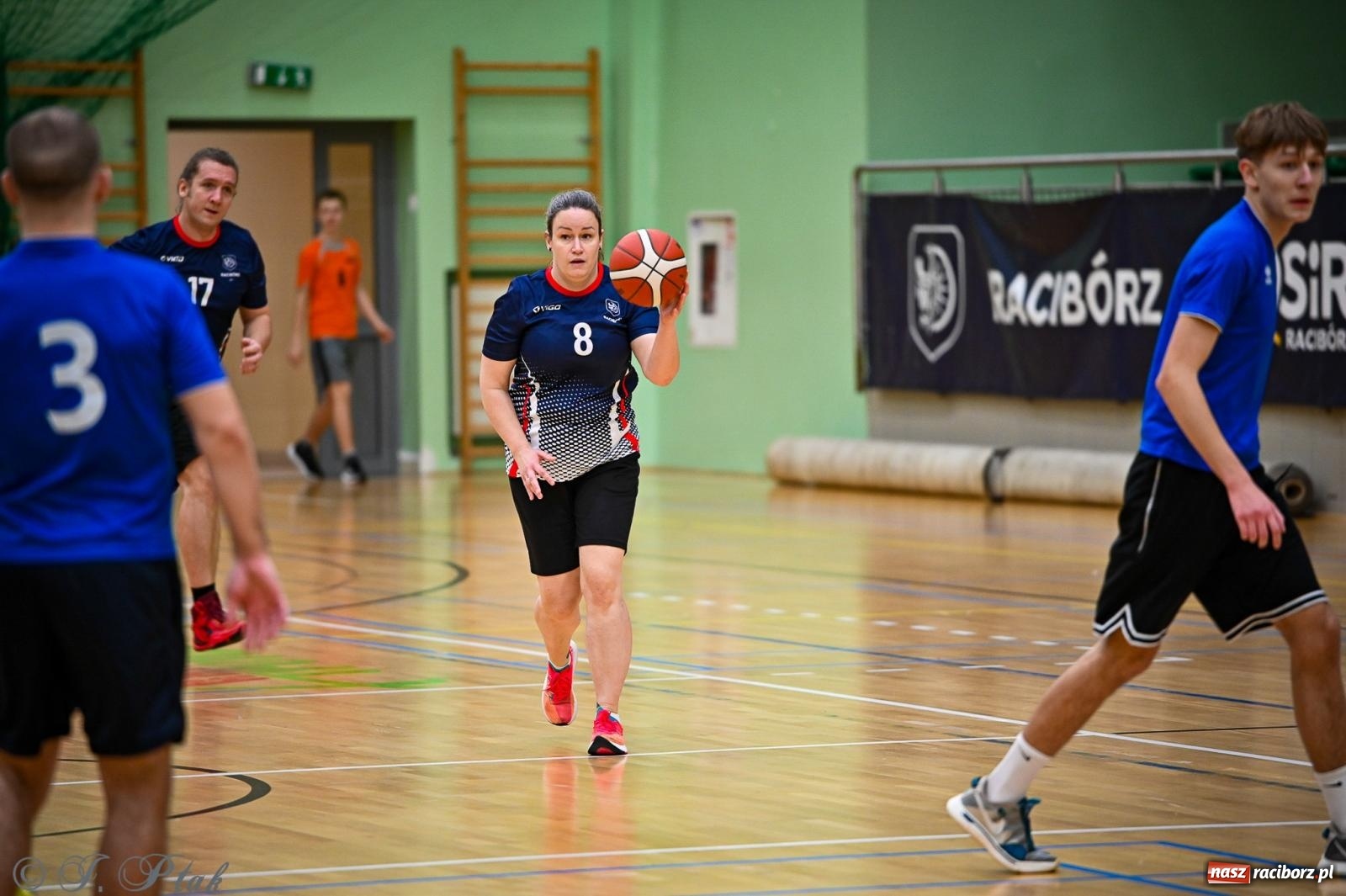 Zdjęcie w galerii na portalu naszraciborz.pl: 33. Finał WOŚP Racibórz – charytatywny turniej koszykówki z olimpijczykami wiadomości z regionu