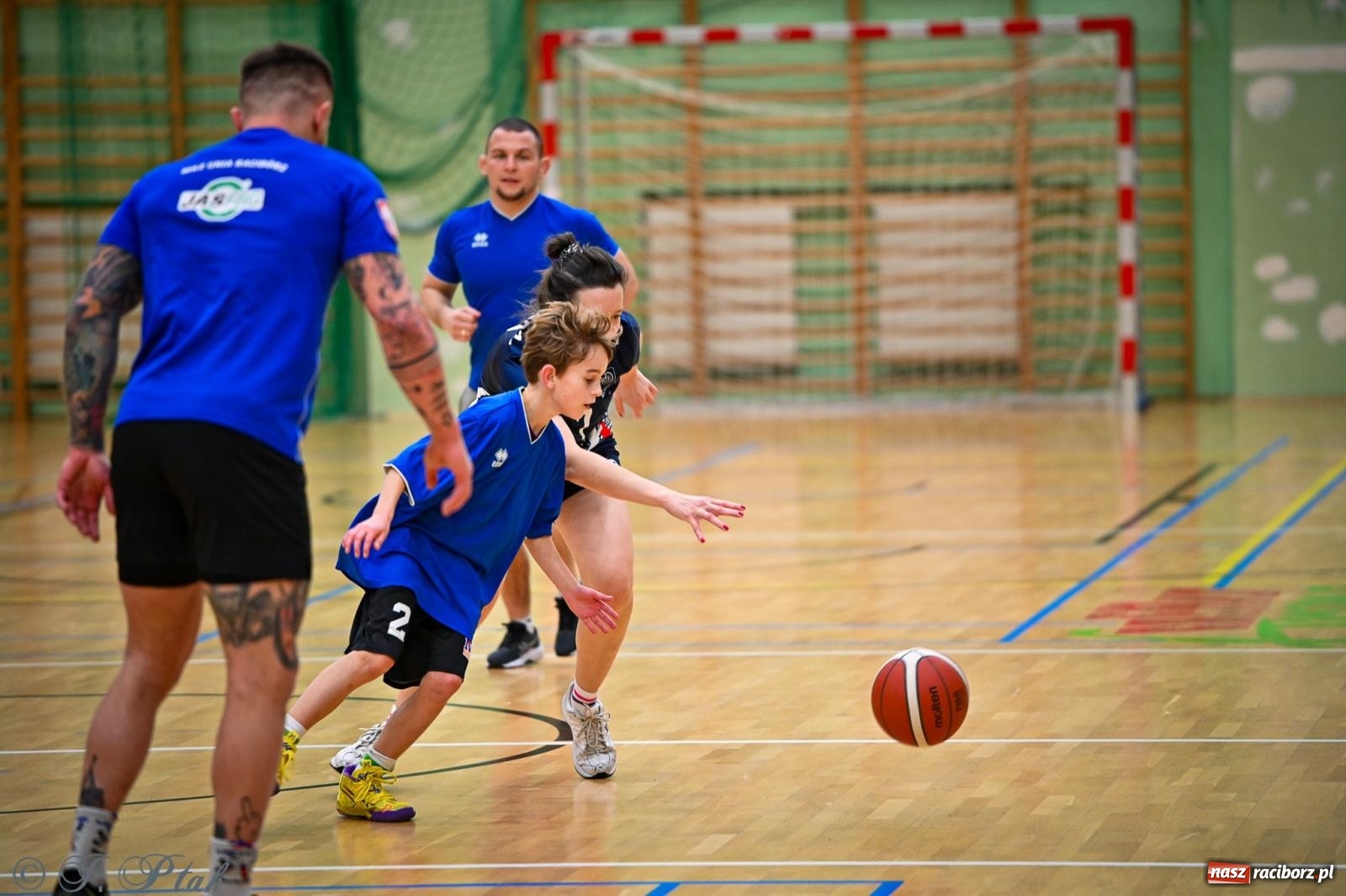 Zdjęcie w galerii na portalu naszraciborz.pl: 33. Finał WOŚP Racibórz – charytatywny turniej koszykówki z olimpijczykami wiadomości z regionu