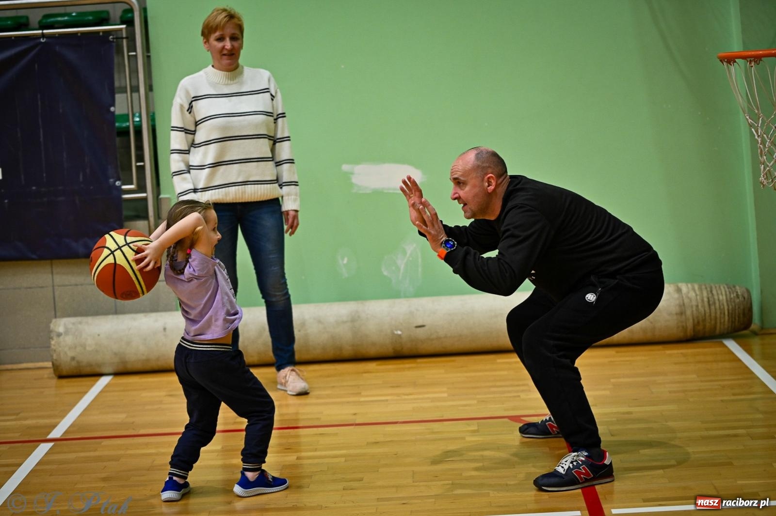 Zdjęcie w galerii na portalu naszraciborz.pl: 33. Finał WOŚP Racibórz – charytatywny turniej koszykówki z olimpijczykami wiadomości z regionu