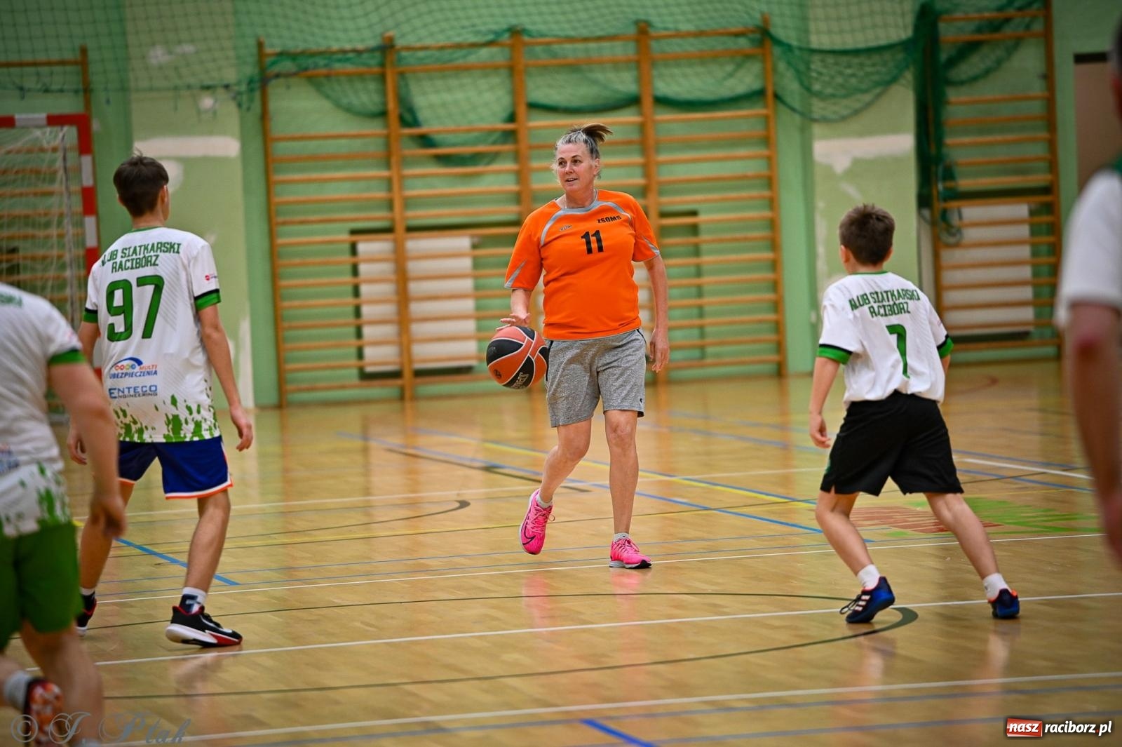 Zdjęcie w galerii na portalu naszraciborz.pl: 33. Finał WOŚP Racibórz – charytatywny turniej koszykówki z olimpijczykami wiadomości z regionu