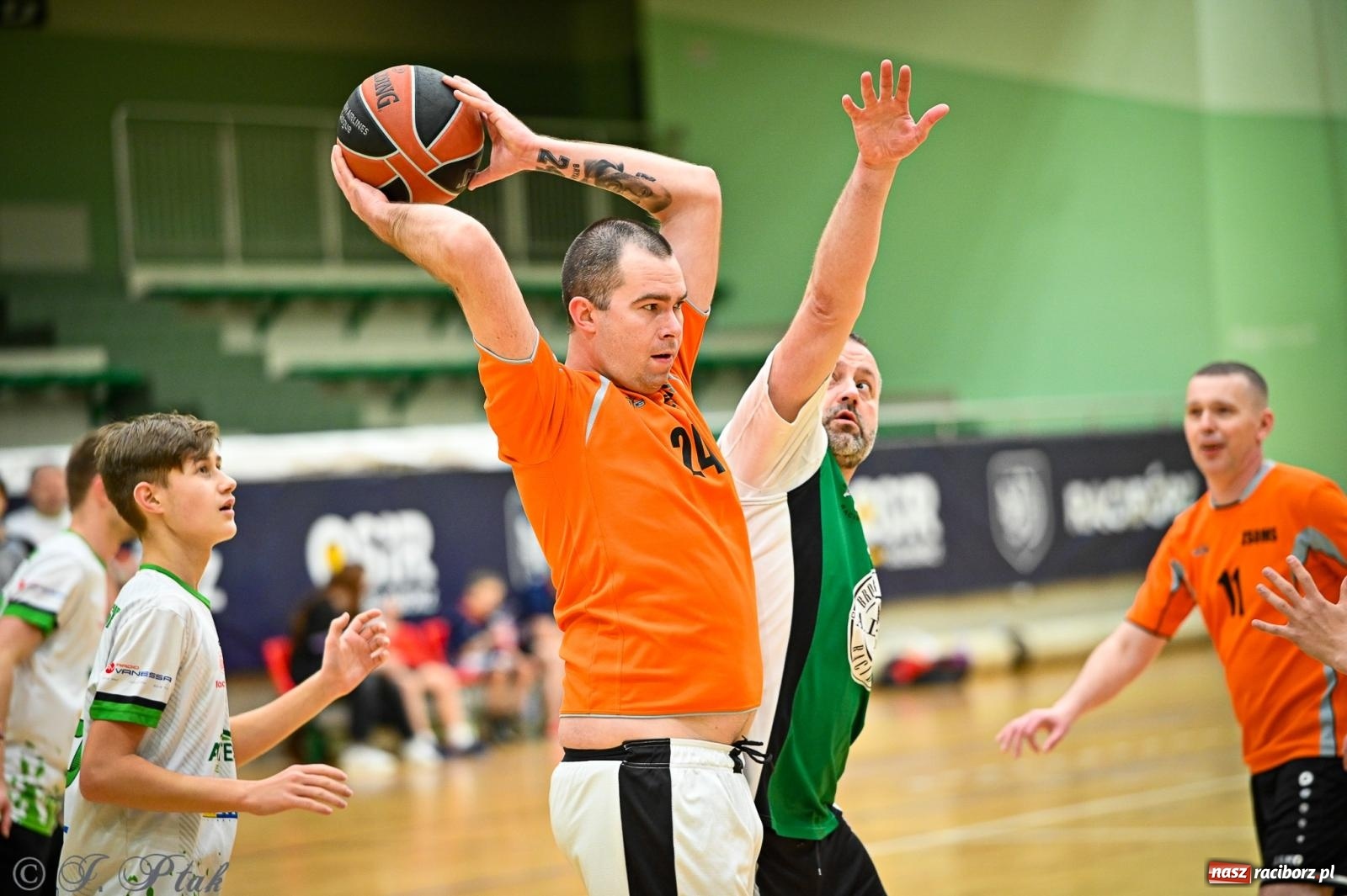 Zdjęcie w galerii na portalu naszraciborz.pl: 33. Finał WOŚP Racibórz – charytatywny turniej koszykówki z olimpijczykami wiadomości z regionu