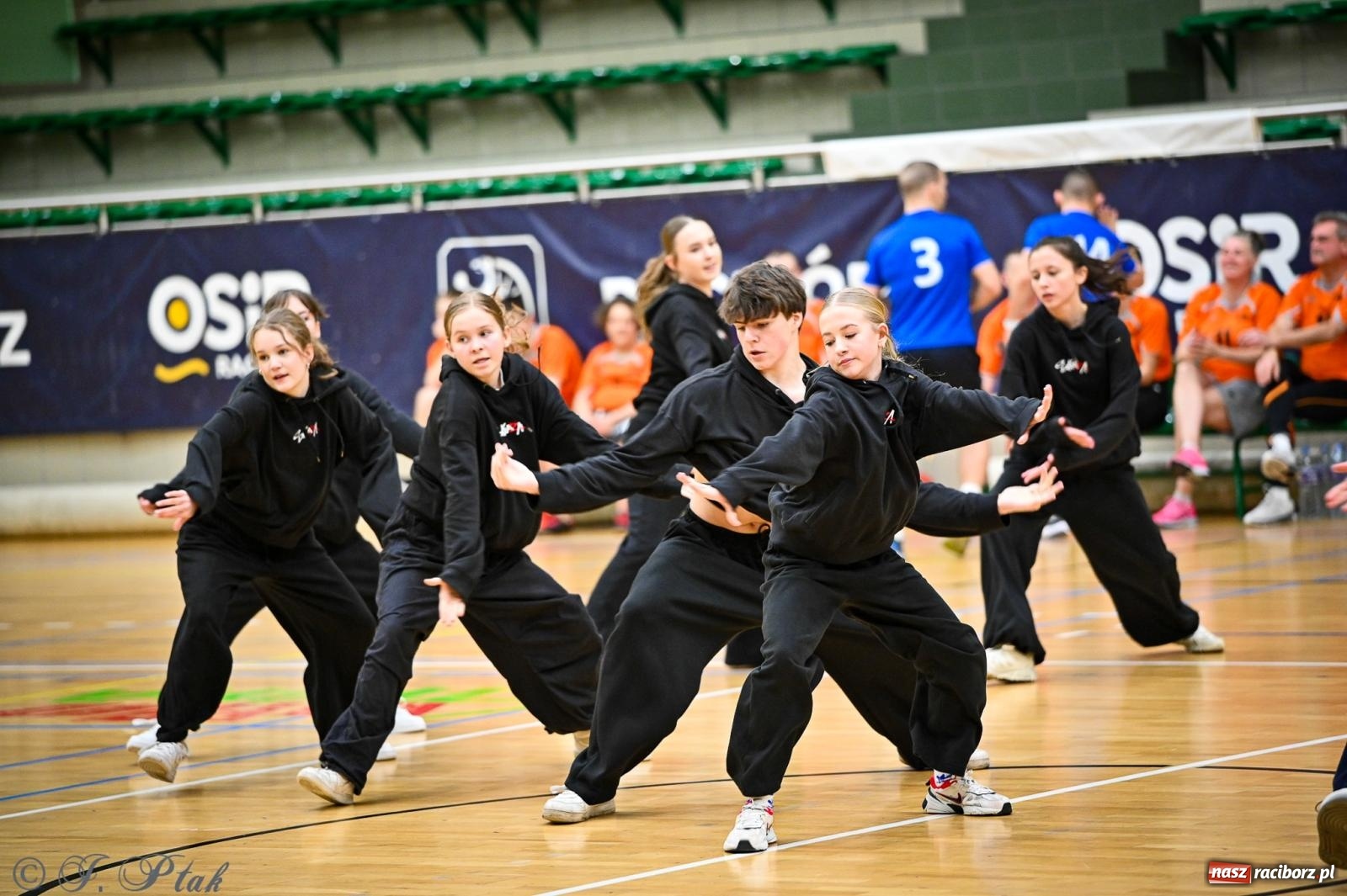 Zdjęcie w galerii na portalu naszraciborz.pl: 33. Finał WOŚP Racibórz – charytatywny turniej koszykówki z olimpijczykami wiadomości z regionu
