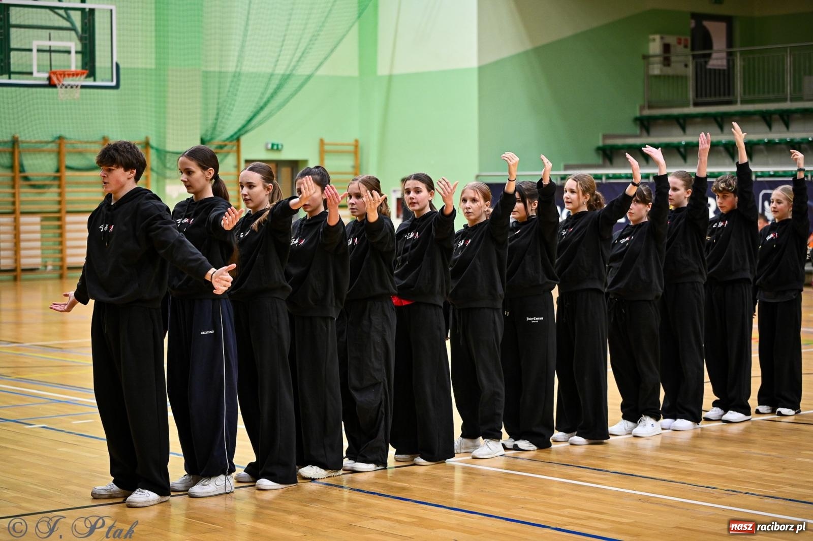 Zdjęcie w galerii na portalu naszraciborz.pl: 33. Finał WOŚP Racibórz – charytatywny turniej koszykówki z olimpijczykami wiadomości z regionu