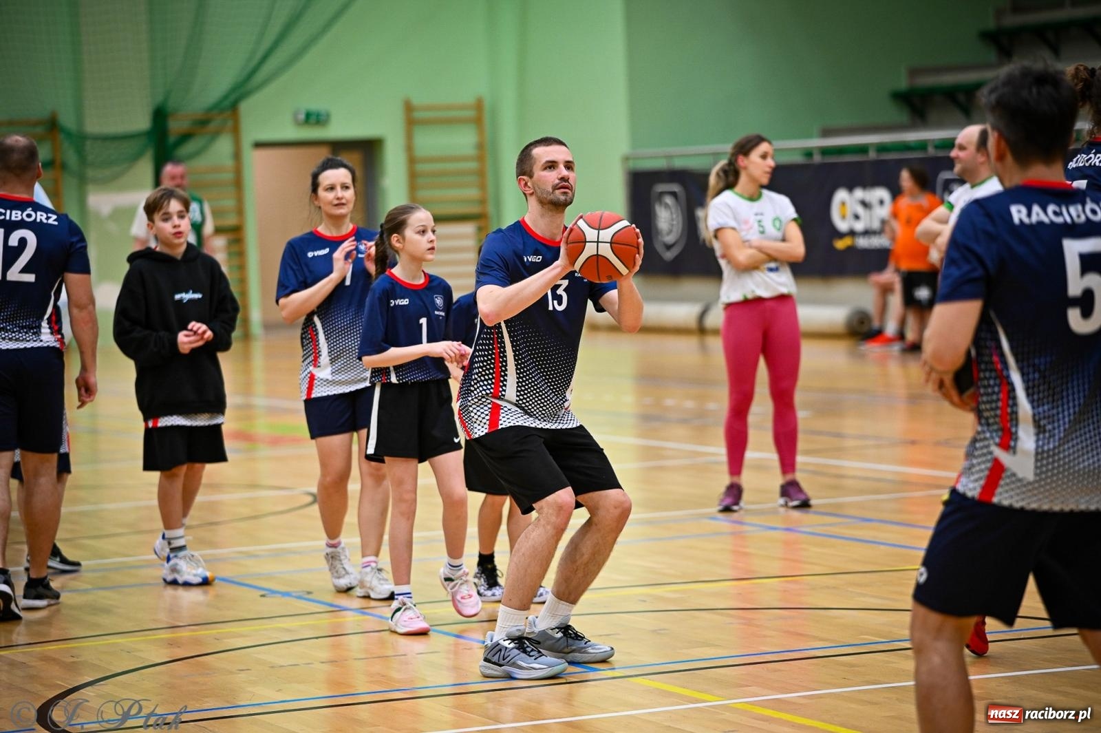 Zdjęcie w galerii na portalu naszraciborz.pl: 33. Finał WOŚP Racibórz – charytatywny turniej koszykówki z olimpijczykami wiadomości z regionu