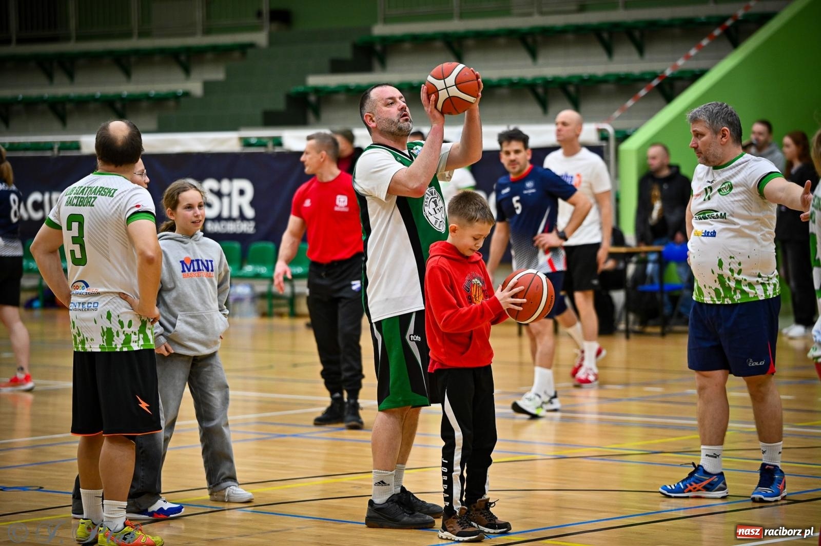 Zdjęcie w galerii na portalu naszraciborz.pl: 33. Finał WOŚP Racibórz – charytatywny turniej koszykówki z olimpijczykami wiadomości z regionu