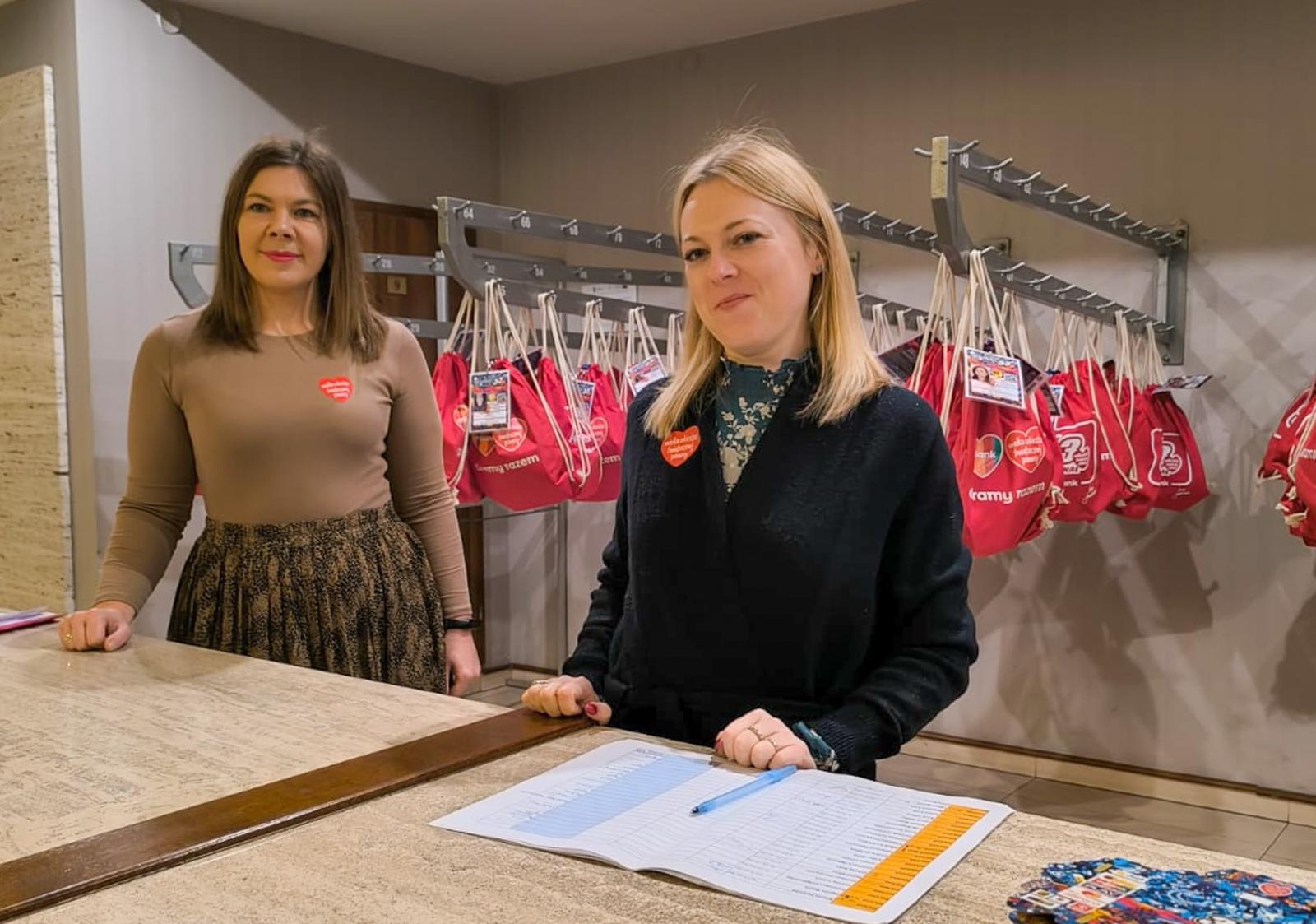 Zdjęcie w galerii na portalu naszraciborz.pl: Ponad stu wolontariuszy kwestuje na ulicach Raciborza wiadomości z regionu