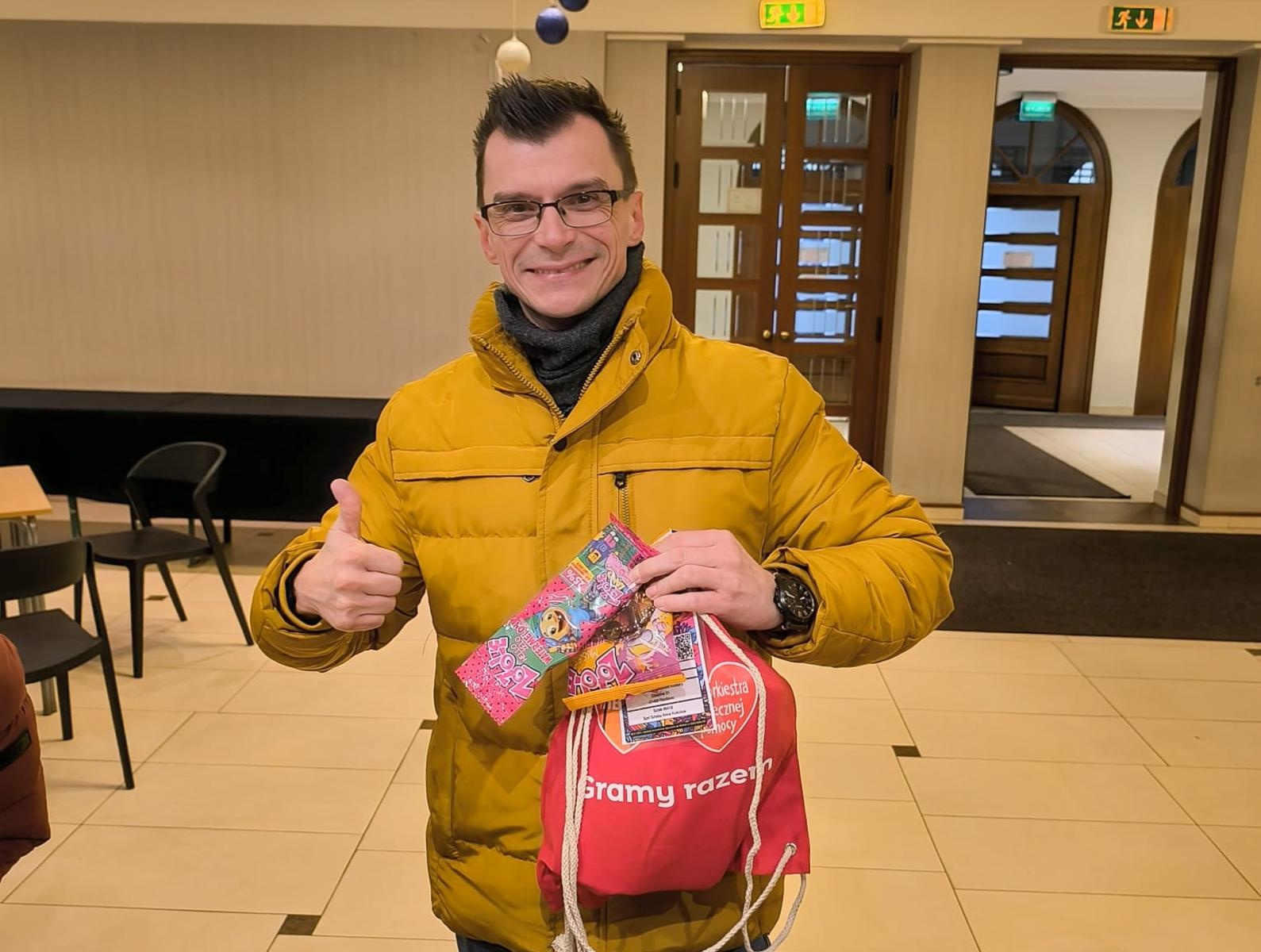 Zdjęcie w galerii na portalu naszraciborz.pl: Ponad stu wolontariuszy kwestuje na ulicach Raciborza wiadomości z regionu