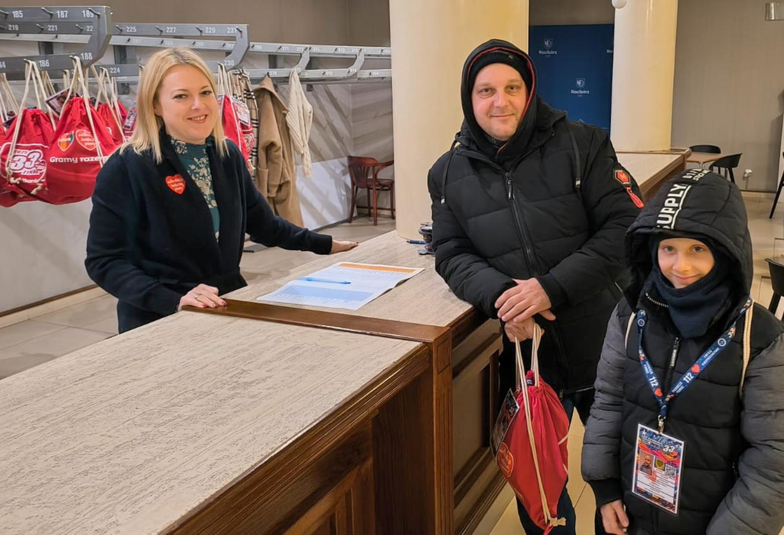 Zdjęcie w galerii na portalu naszraciborz.pl: Ponad stu wolontariuszy kwestuje na ulicach Raciborza wiadomości z regionu