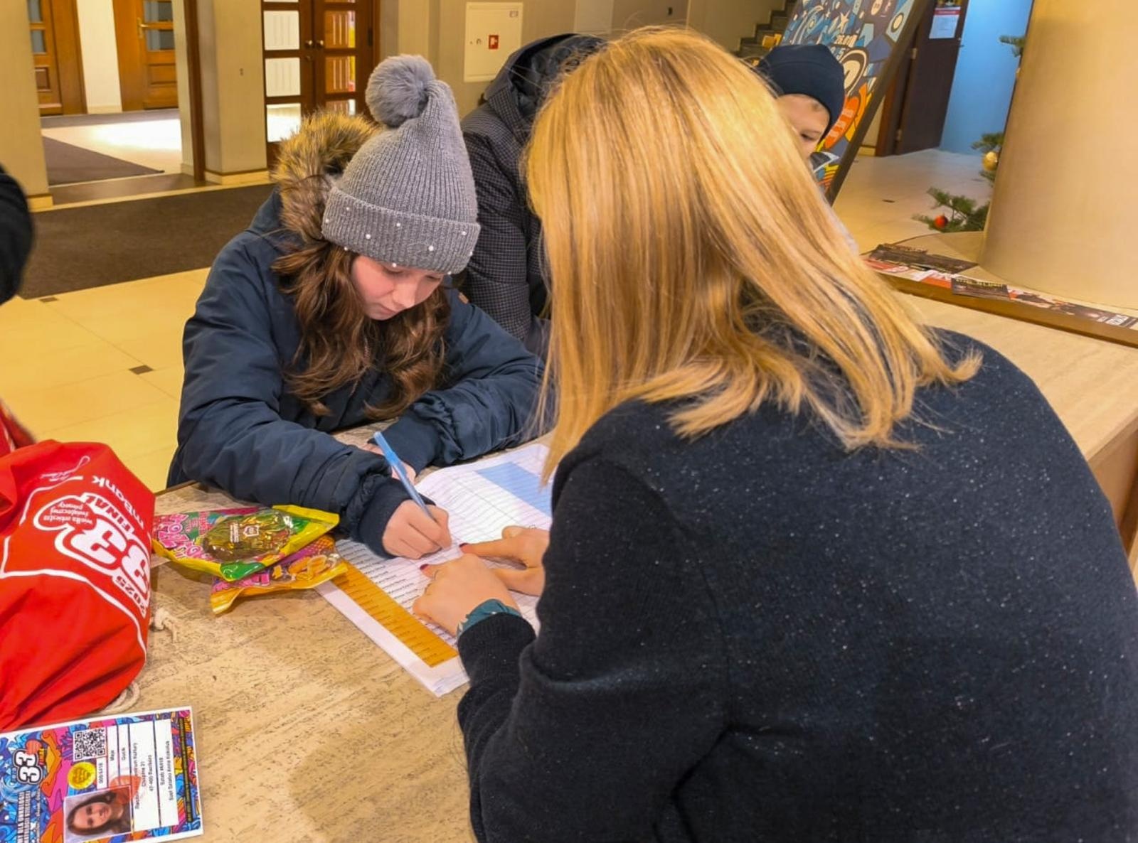 Zdjęcie w galerii na portalu naszraciborz.pl: Ponad stu wolontariuszy kwestuje na ulicach Raciborza wiadomości z regionu