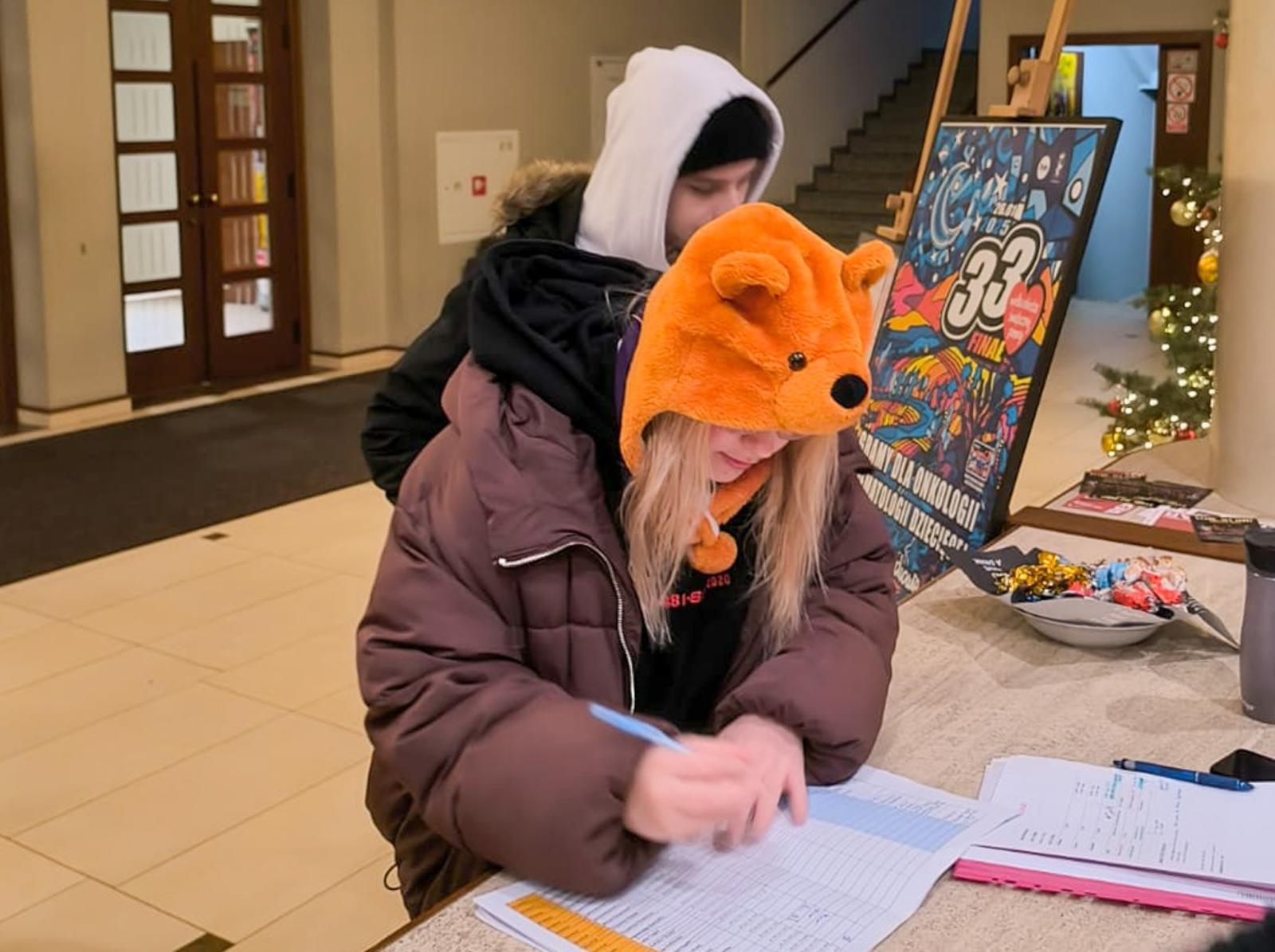 Zdjęcie w galerii na portalu naszraciborz.pl: Ponad stu wolontariuszy kwestuje na ulicach Raciborza wiadomości z regionu