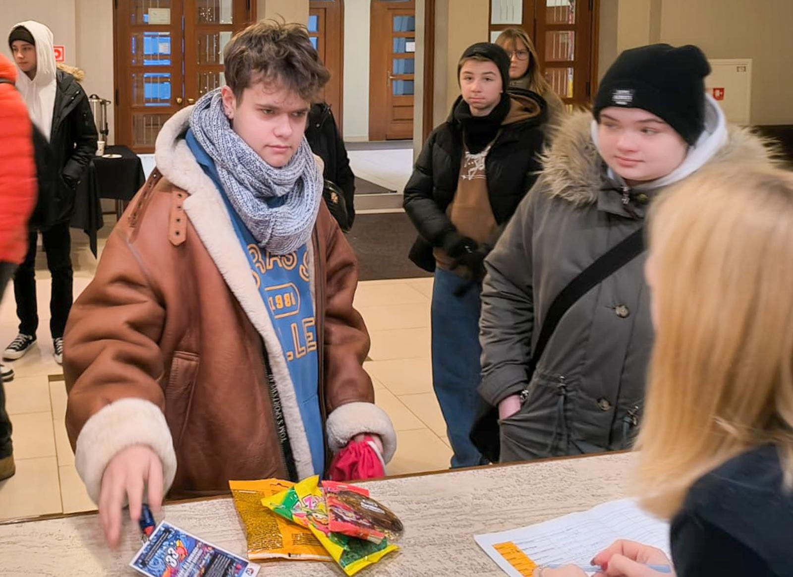 Zdjęcie w galerii na portalu naszraciborz.pl: Ponad stu wolontariuszy kwestuje na ulicach Raciborza wiadomości z regionu