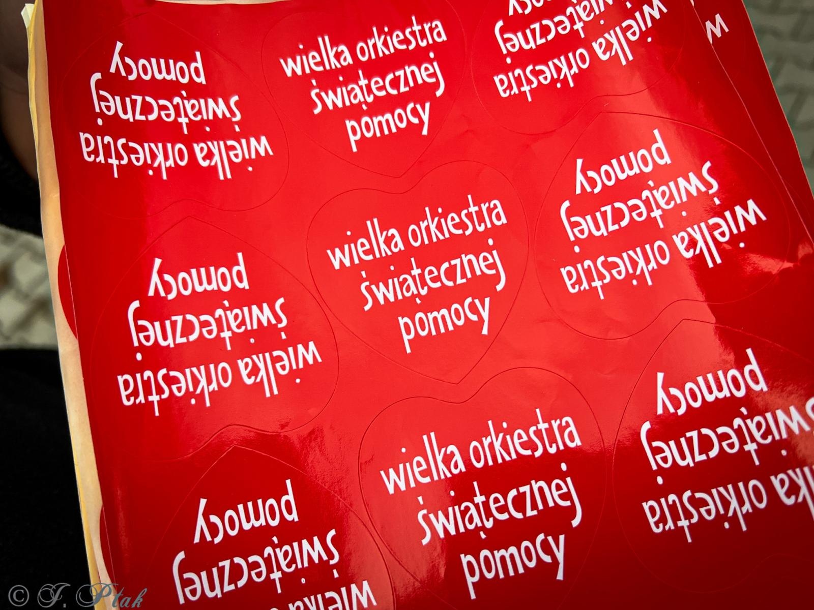 Zdjęcie w galerii na portalu naszraciborz.pl: Ponad stu wolontariuszy kwestuje na ulicach Raciborza wiadomości z regionu