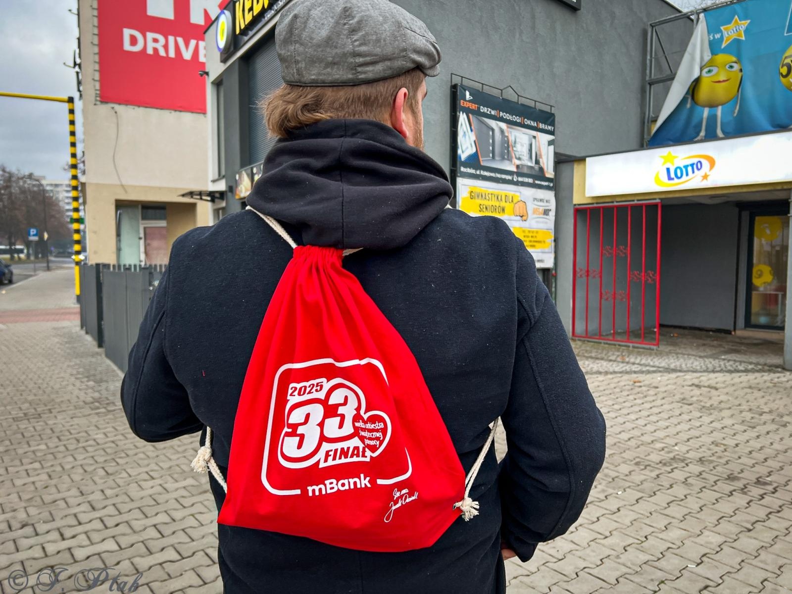 Zdjęcie w galerii na portalu naszraciborz.pl: Ponad stu wolontariuszy kwestuje na ulicach Raciborza wiadomości z regionu