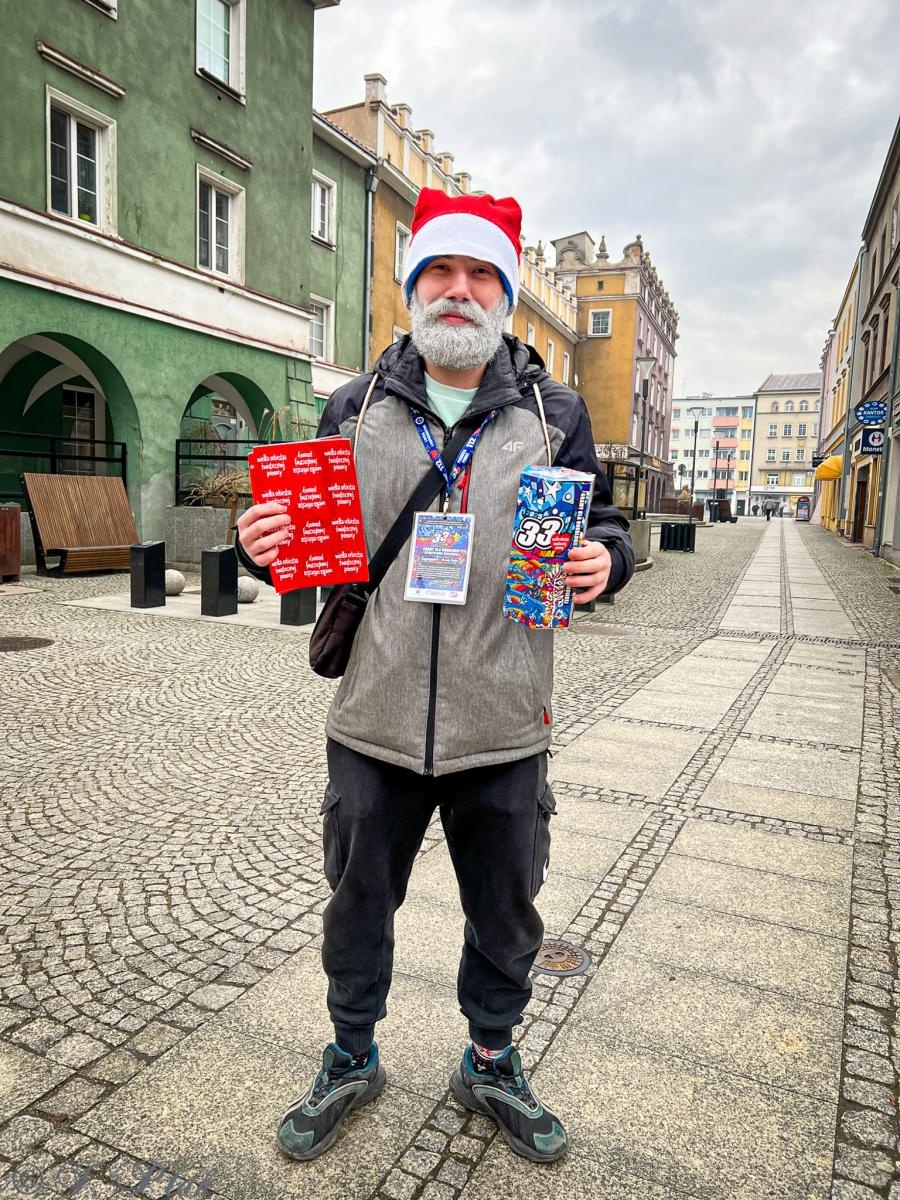 Zdjęcie w galerii na portalu naszraciborz.pl: Ponad stu wolontariuszy kwestuje na ulicach Raciborza wiadomości z regionu