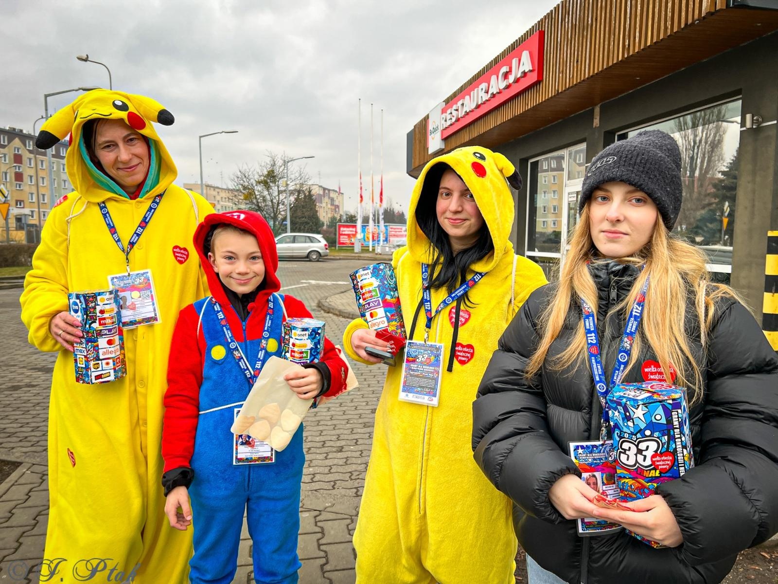 Zdjęcie w galerii na portalu naszraciborz.pl: Ponad stu wolontariuszy kwestuje na ulicach Raciborza wiadomości z regionu