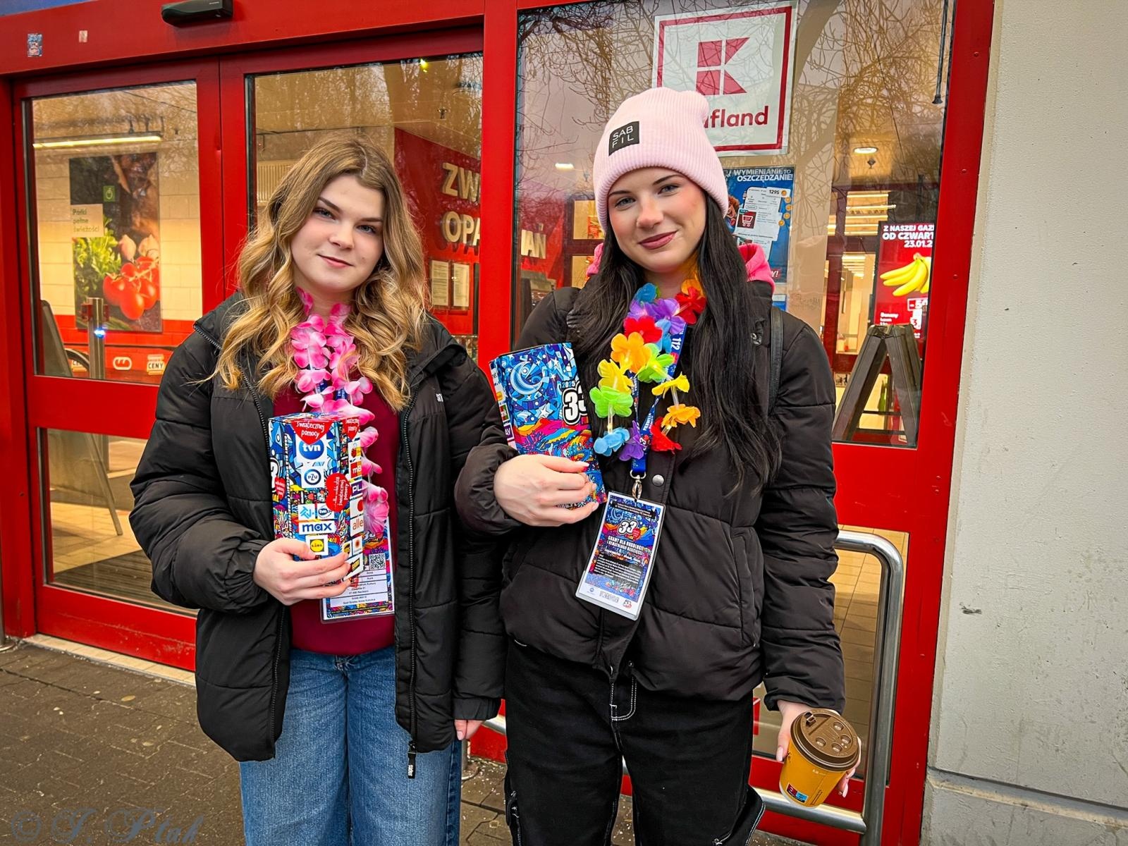 Zdjęcie w galerii na portalu naszraciborz.pl: Ponad stu wolontariuszy kwestuje na ulicach Raciborza wiadomości z regionu