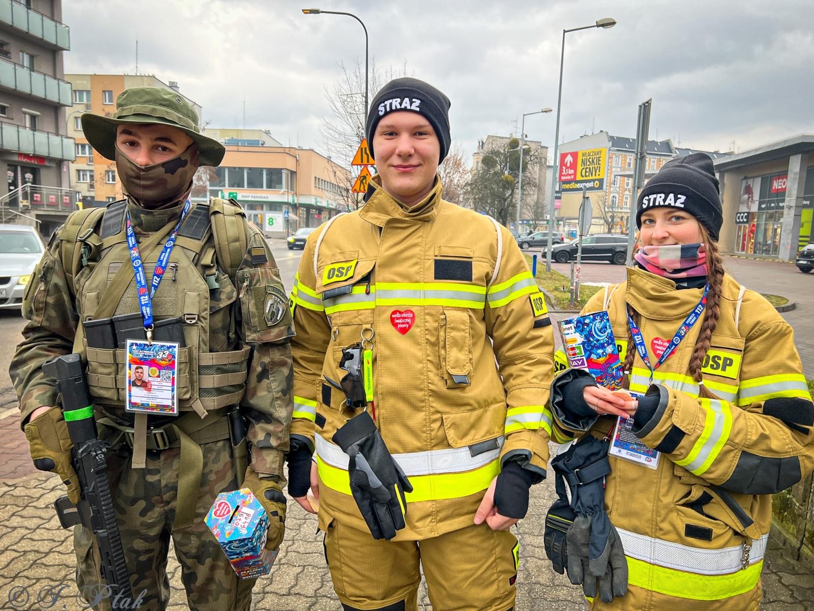 Zdjęcie w galerii na portalu naszraciborz.pl: Ponad stu wolontariuszy kwestuje na ulicach Raciborza wiadomości z regionu
