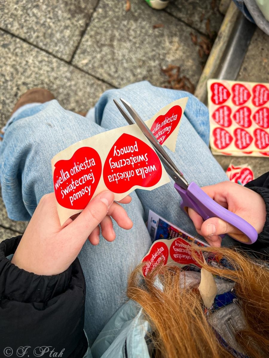 Zdjęcie w galerii na portalu naszraciborz.pl: Ponad stu wolontariuszy kwestuje na ulicach Raciborza wiadomości z regionu