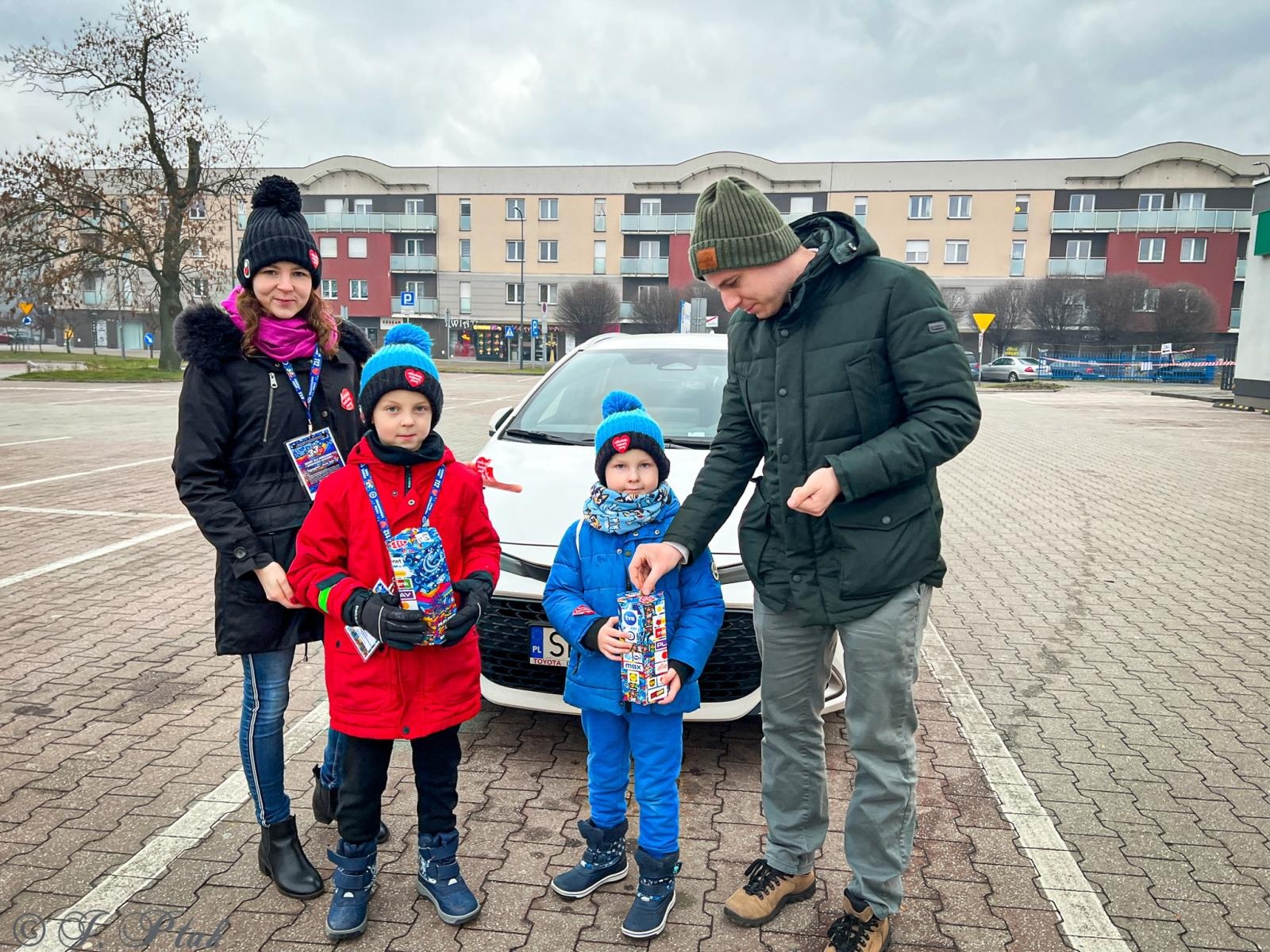 Zdjęcie w galerii na portalu naszraciborz.pl: Ponad stu wolontariuszy kwestuje na ulicach Raciborza wiadomości z regionu