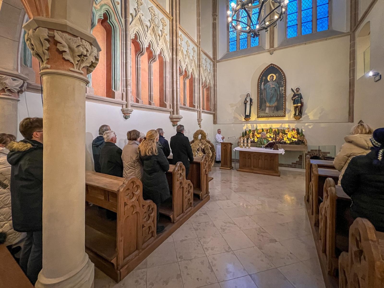 Zdjęcie w galerii na portalu naszraciborz.pl: Pierwsza tegoroczna Msza św. w kaplicy zamkowej i prezentacja animacji o jej historii [WIDEO] wiadomości z regionu
