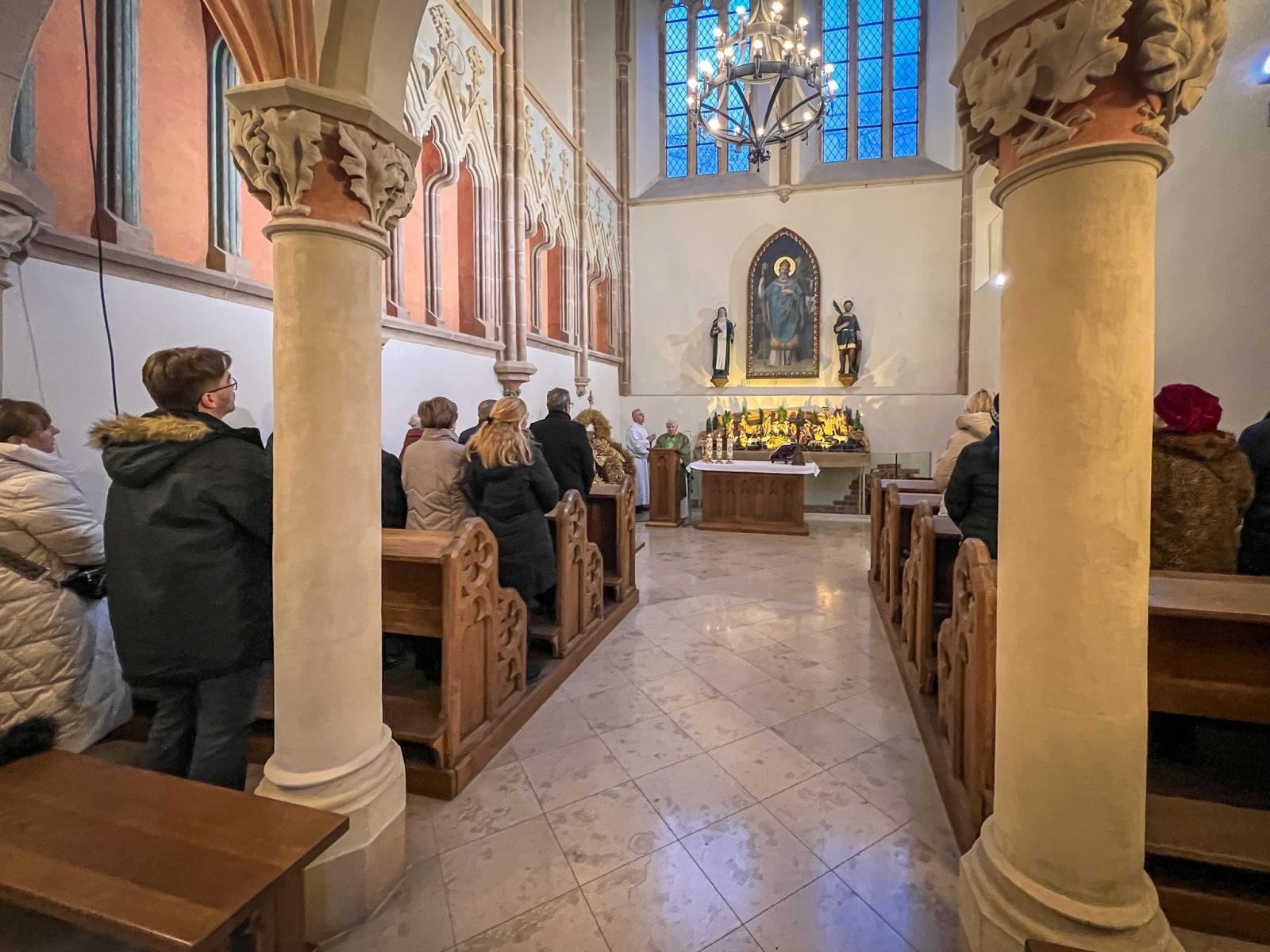 Zdjęcie w galerii na portalu naszraciborz.pl: Pierwsza tegoroczna Msza św. w kaplicy zamkowej i prezentacja animacji o jej historii [WIDEO] wiadomości z regionu