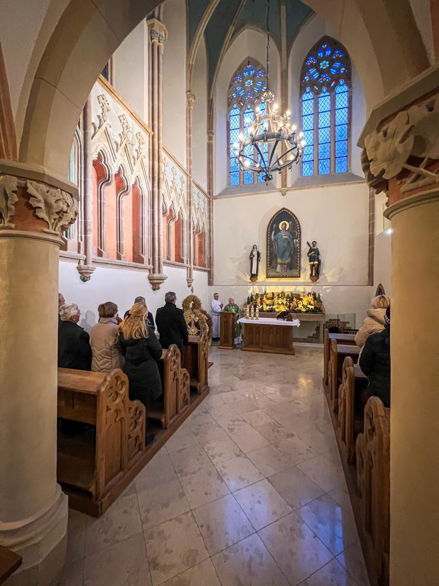 Zdjęcie w galerii na portalu naszraciborz.pl: Pierwsza tegoroczna Msza św. w kaplicy zamkowej i prezentacja animacji o jej historii [WIDEO] wiadomości z regionu